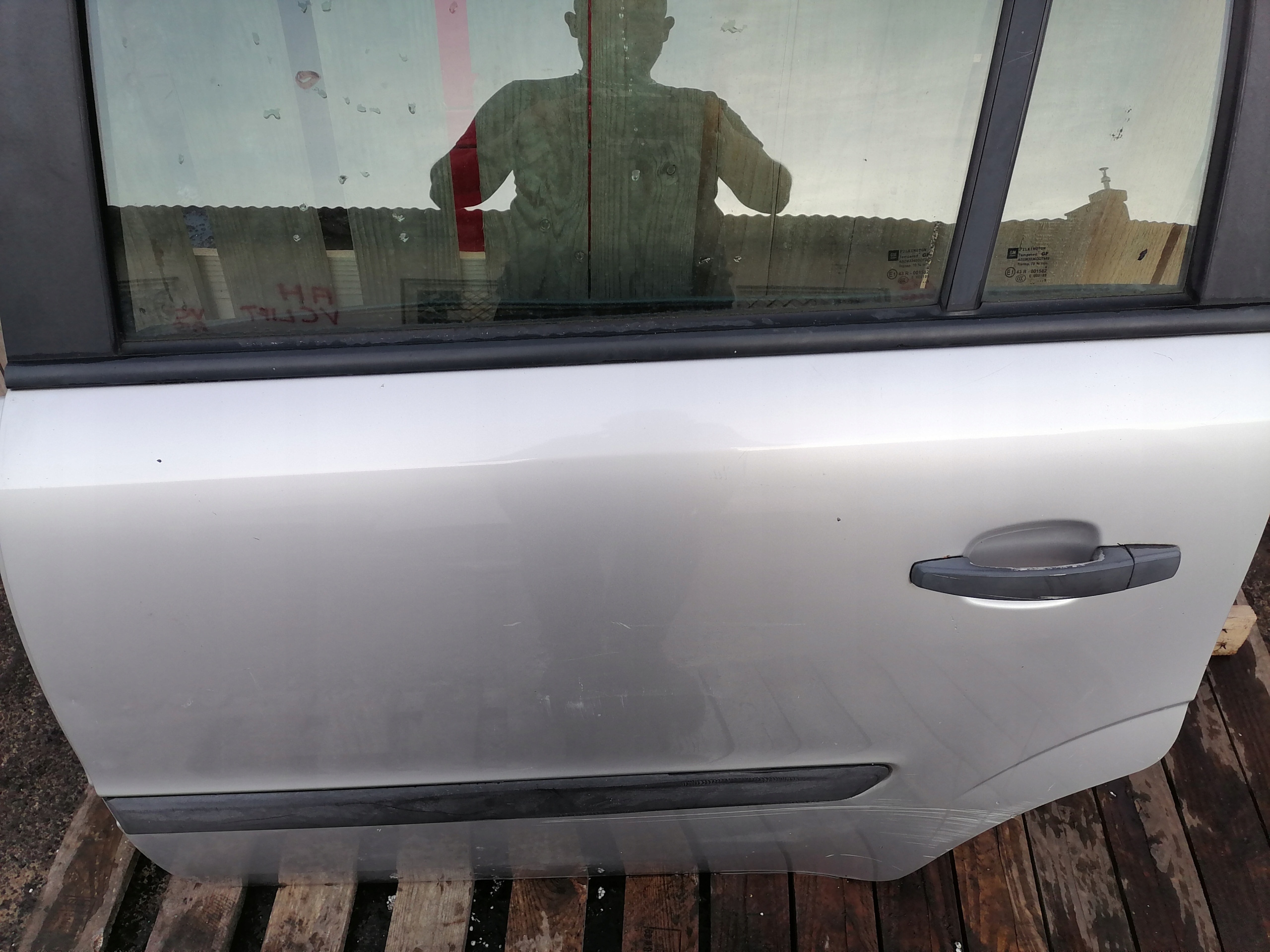 door ZAFIRA B left rear. Z157