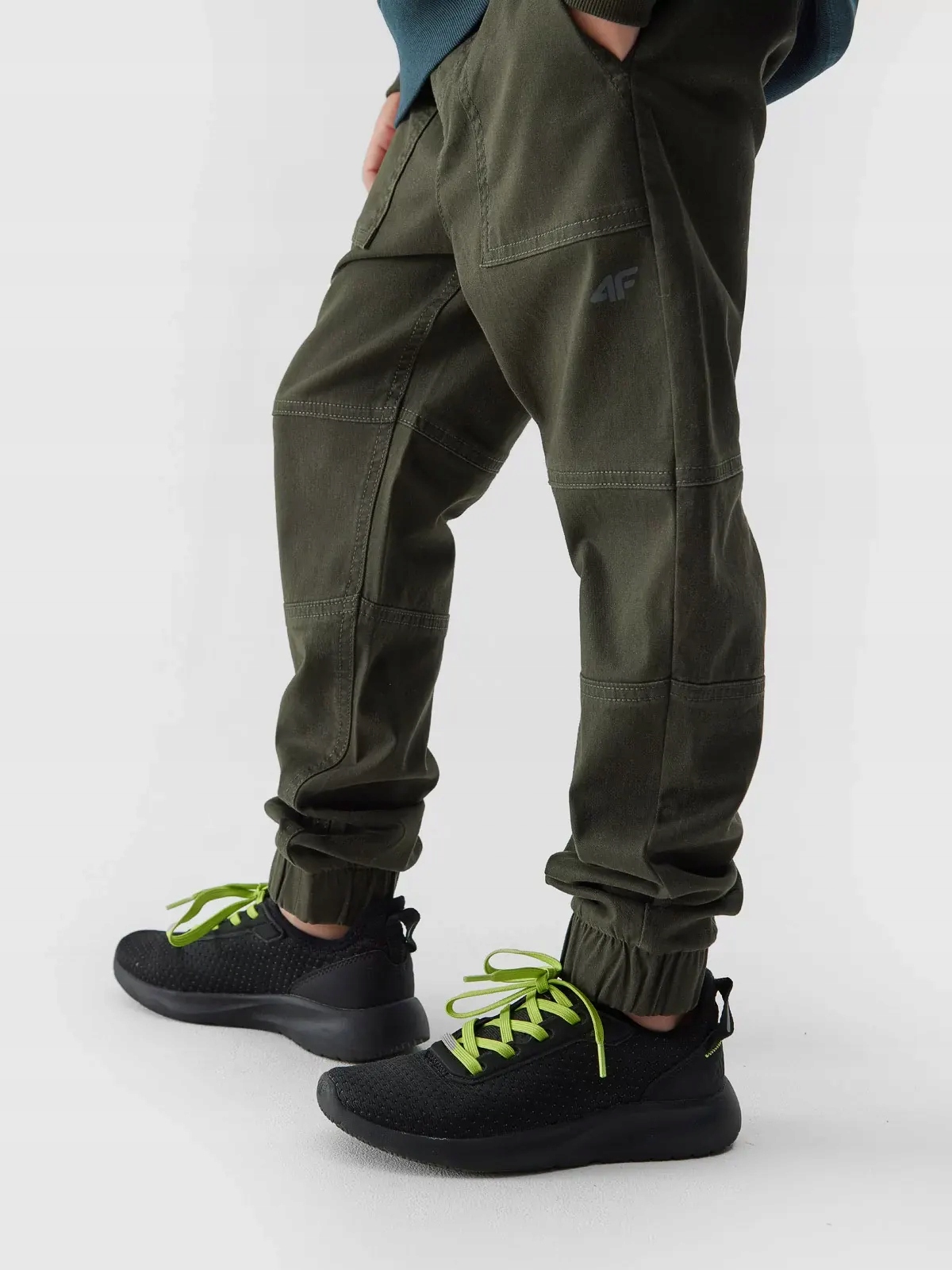 SPODNIE CHŁOPIĘCE 4F JUNIOR JOGGERY BAWEŁNA AW23M412 Wiek dziecka 5 lat +