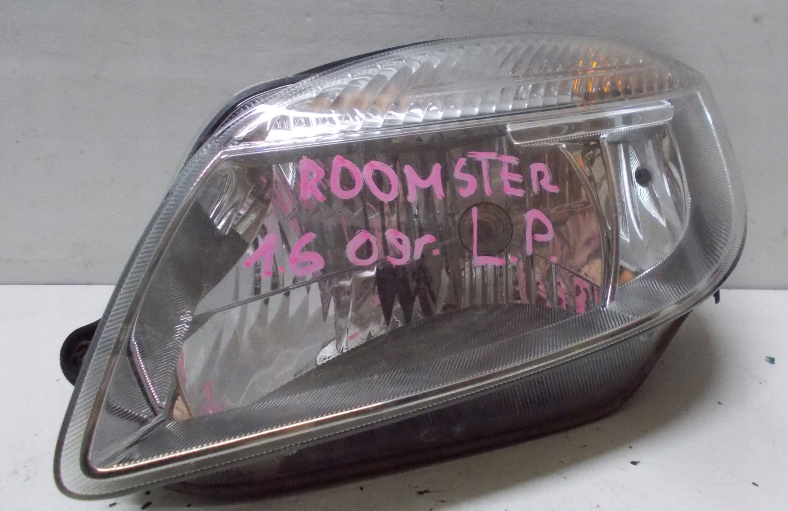 SKODA ROOMSTER 09R 1.6D light left front 247831-00 EU