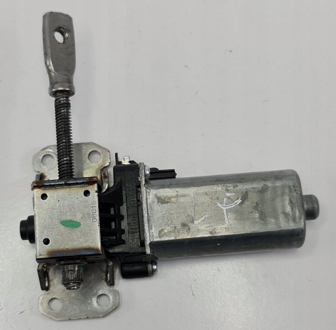 SILNICZEK FOTELA LEWY PRZOD PORSCHE CAYENNE II 7P5 Car type Passenger cars