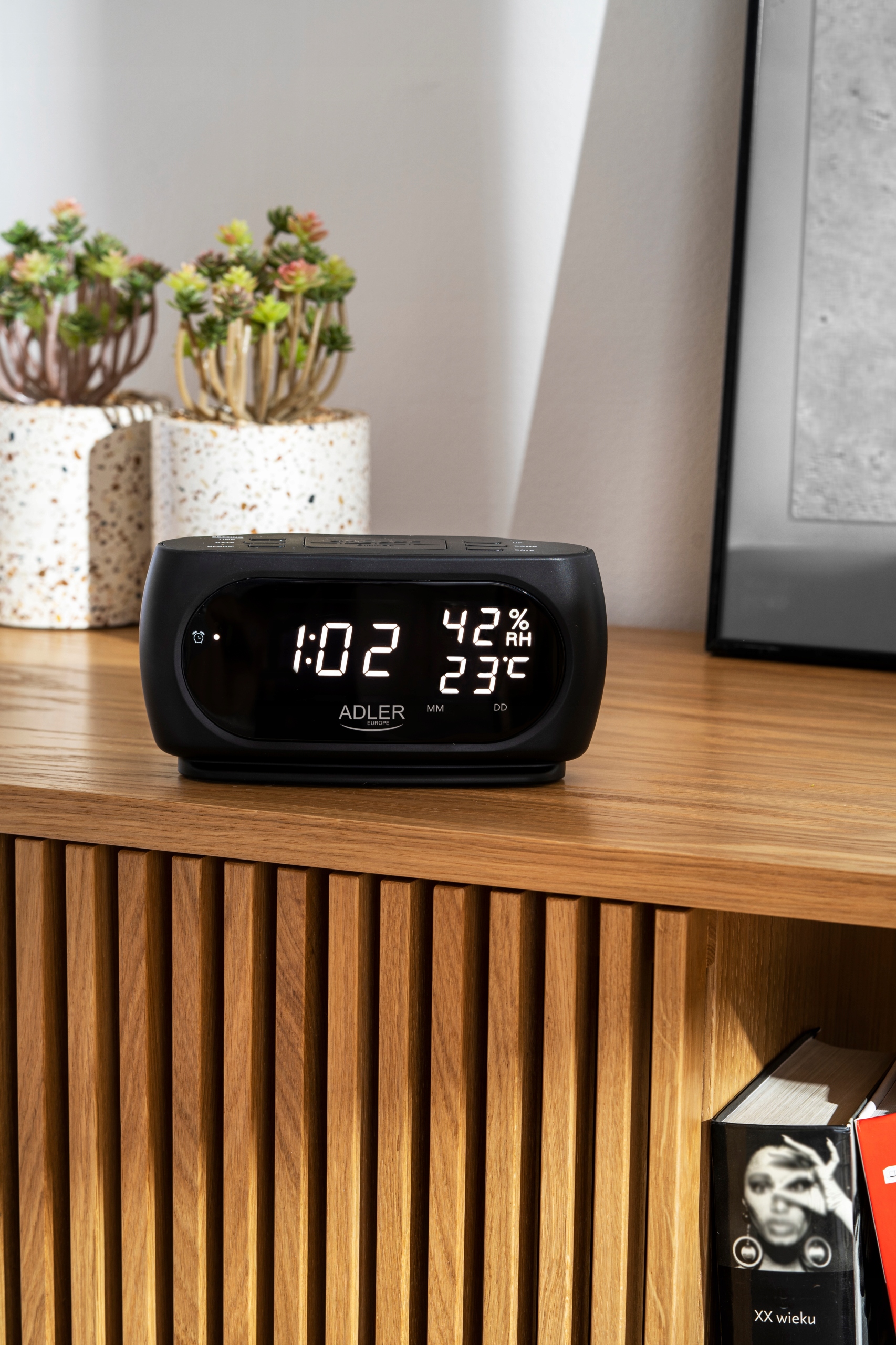 RADIO TERMOMETR WILGOTNOŚĆ POWIETRZA LED ALARM Waga produktu z opakowaniem jednostkowym 0.49 kg