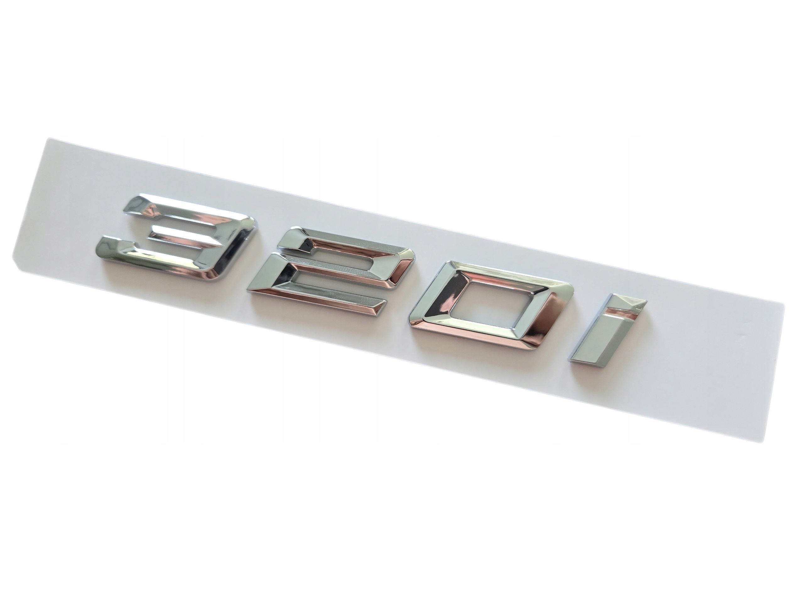 Emblemat 320i do Bmw Silver Glossy Na Klapę Tył Naklejka Znaczek Logo