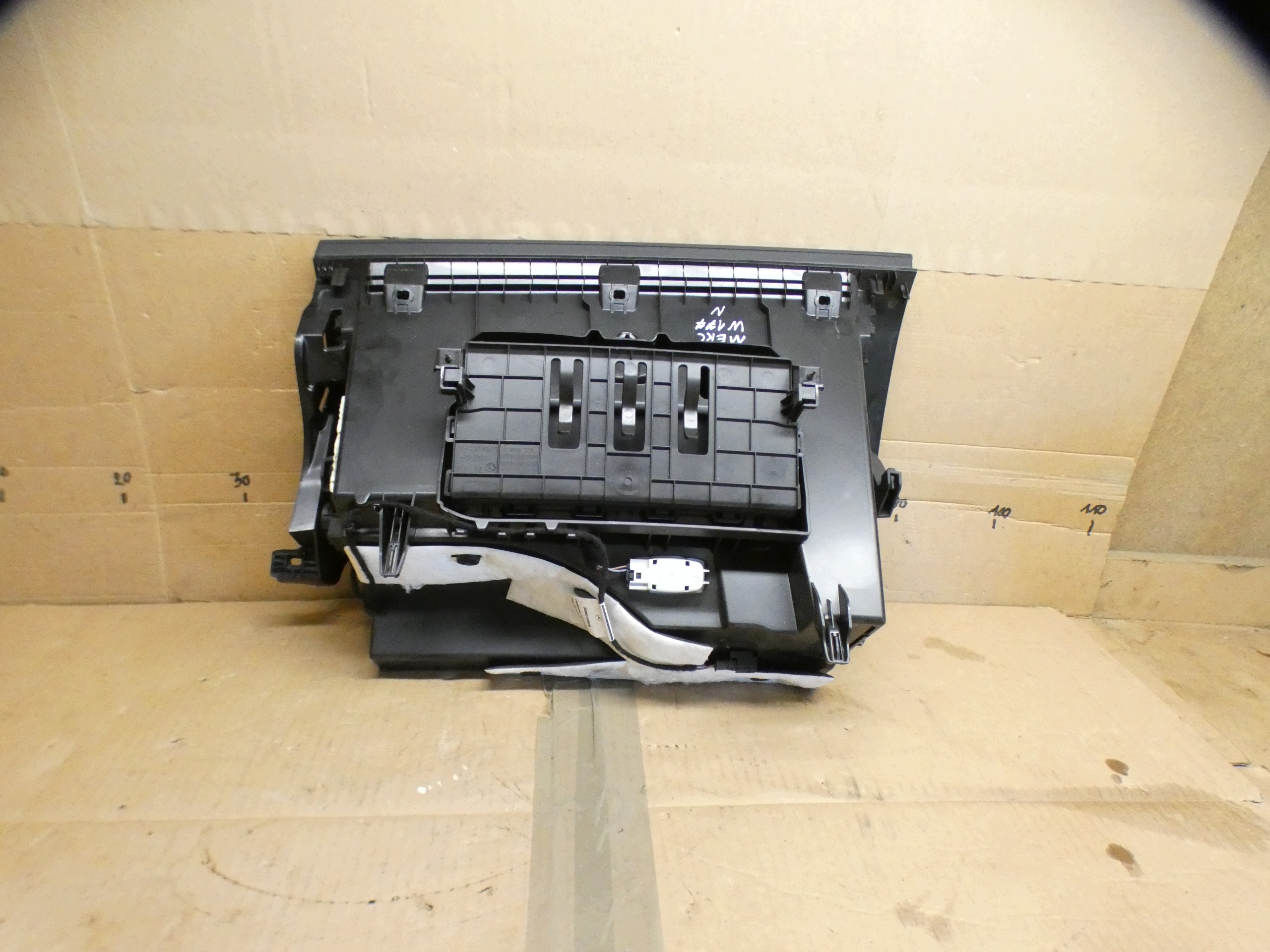 handschuhfach Mercedes-Benz A klasse A2476822500