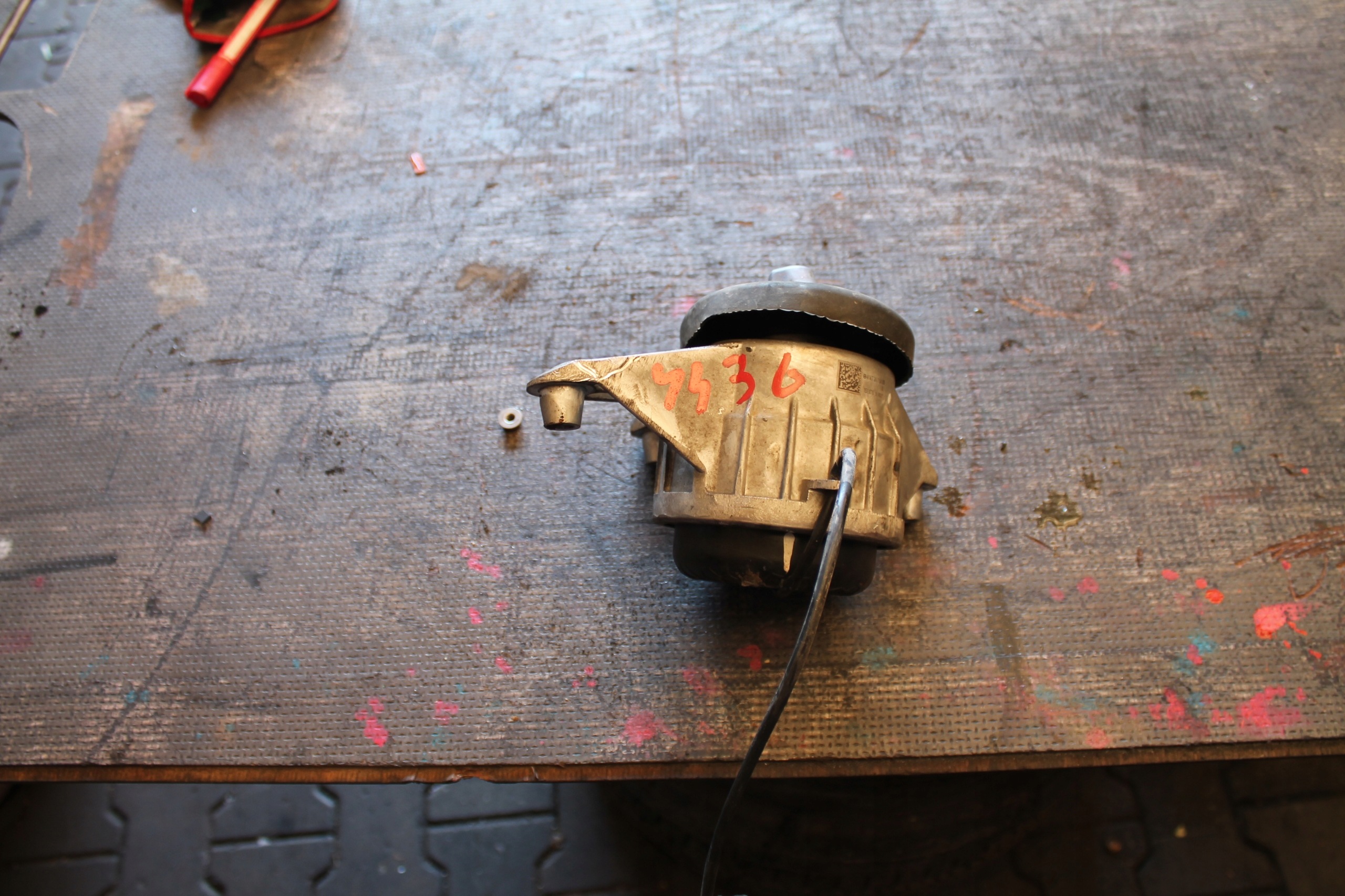 4436. holder engine mount A1672405800