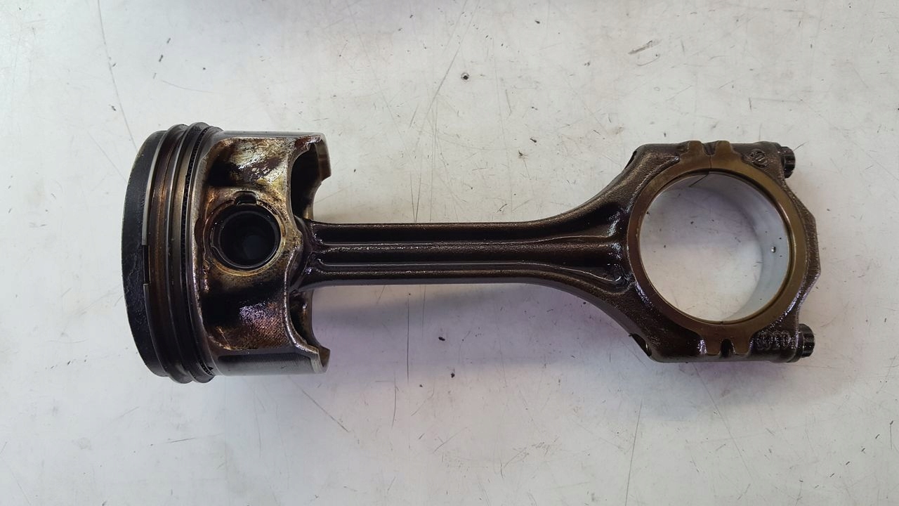 Поршень шатун 1,4 FSI CAX