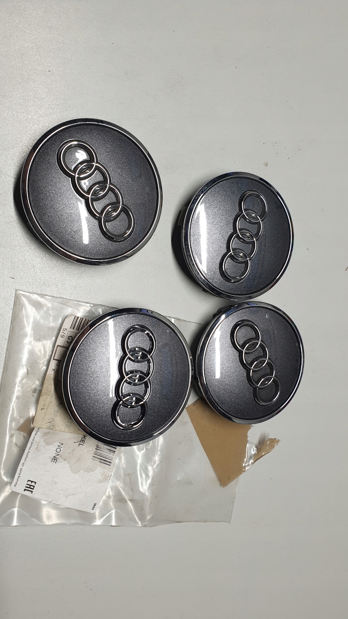 Кришки Audi 8W0601170 JG3 оригінал AUDI