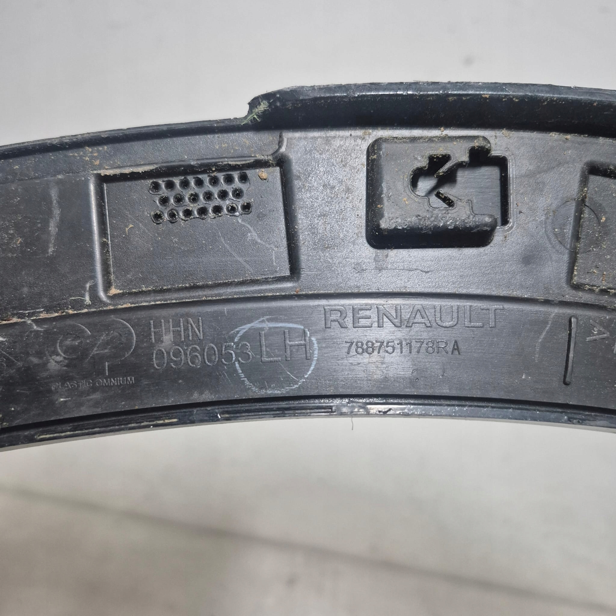 RENAULT AUSTRAL 22-> moulding cap left rear part