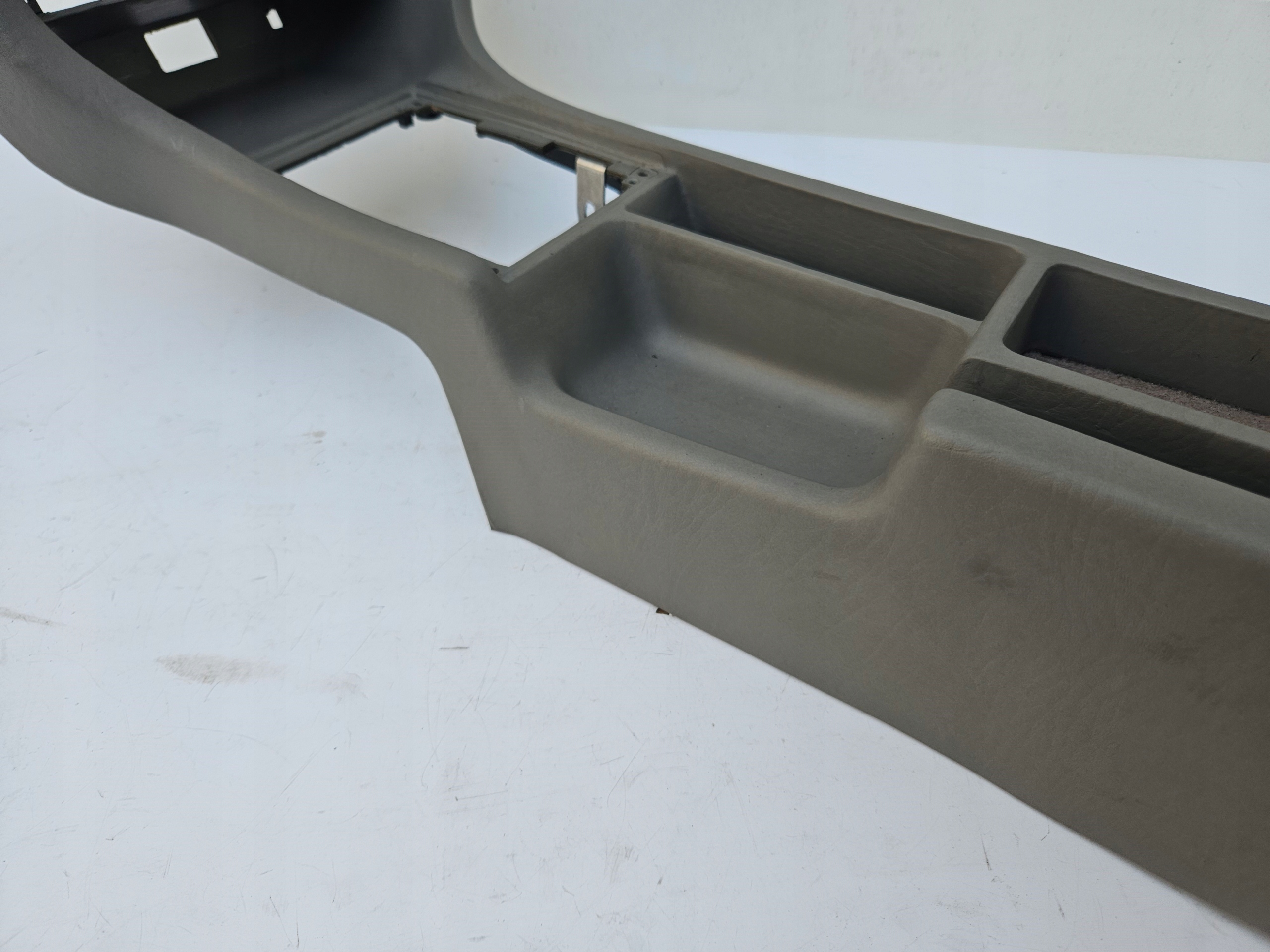 TUNEL mitte Konsole mitte AUDI V8 D11 JASNA MANUAL