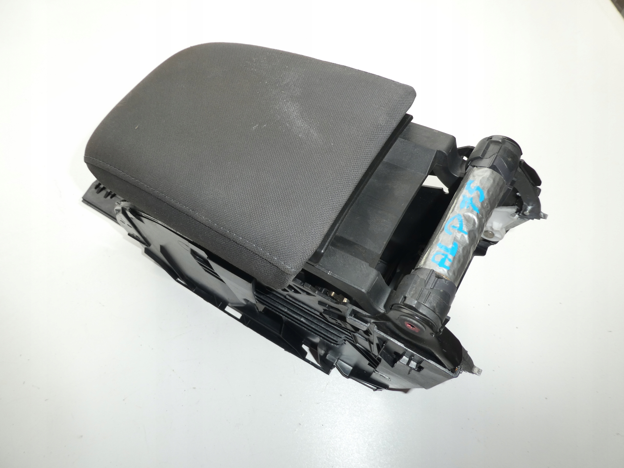 vw JETTA V подлокотник 1K5864251B