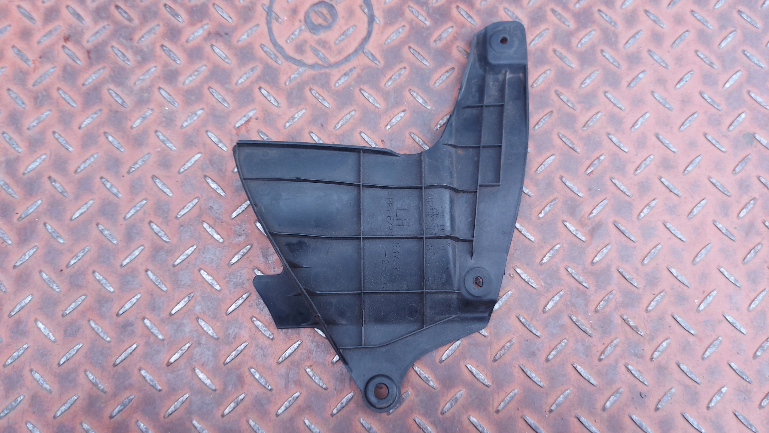 mudguard flap left front TOYOTA CAMRY 01-11 PREVIA 00-05
