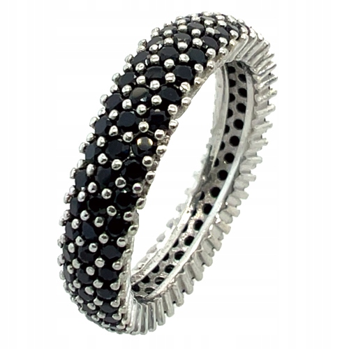 Stříbrný prsten s prstýnek osázeným černými zirkony Zkouška 925