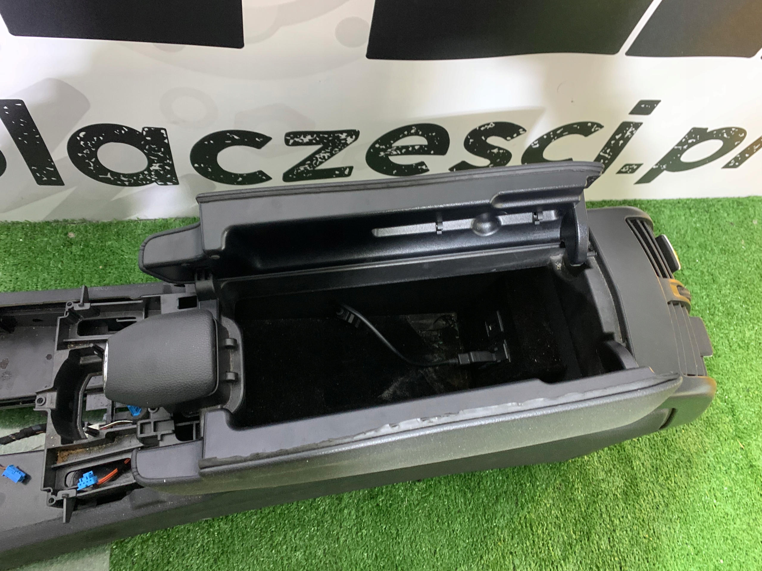 TUNEL central armrest EU MERCEDES E-KLASA W212 09-13
