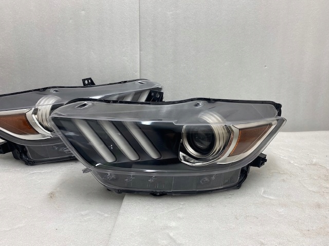 lights Ford Mustang VI Bi Xenon left right Europa