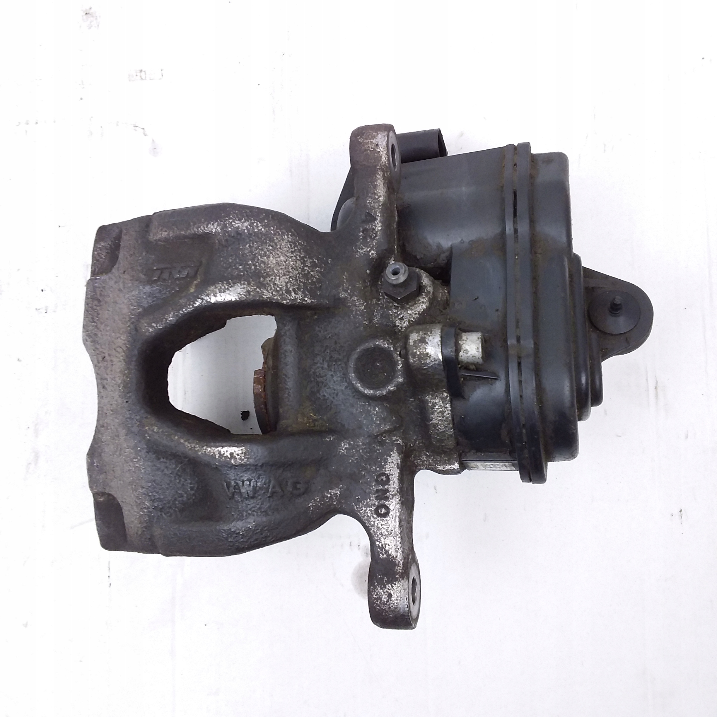 AUDI A4 b9 гальмівний супорт лівий задній 8w0615405
