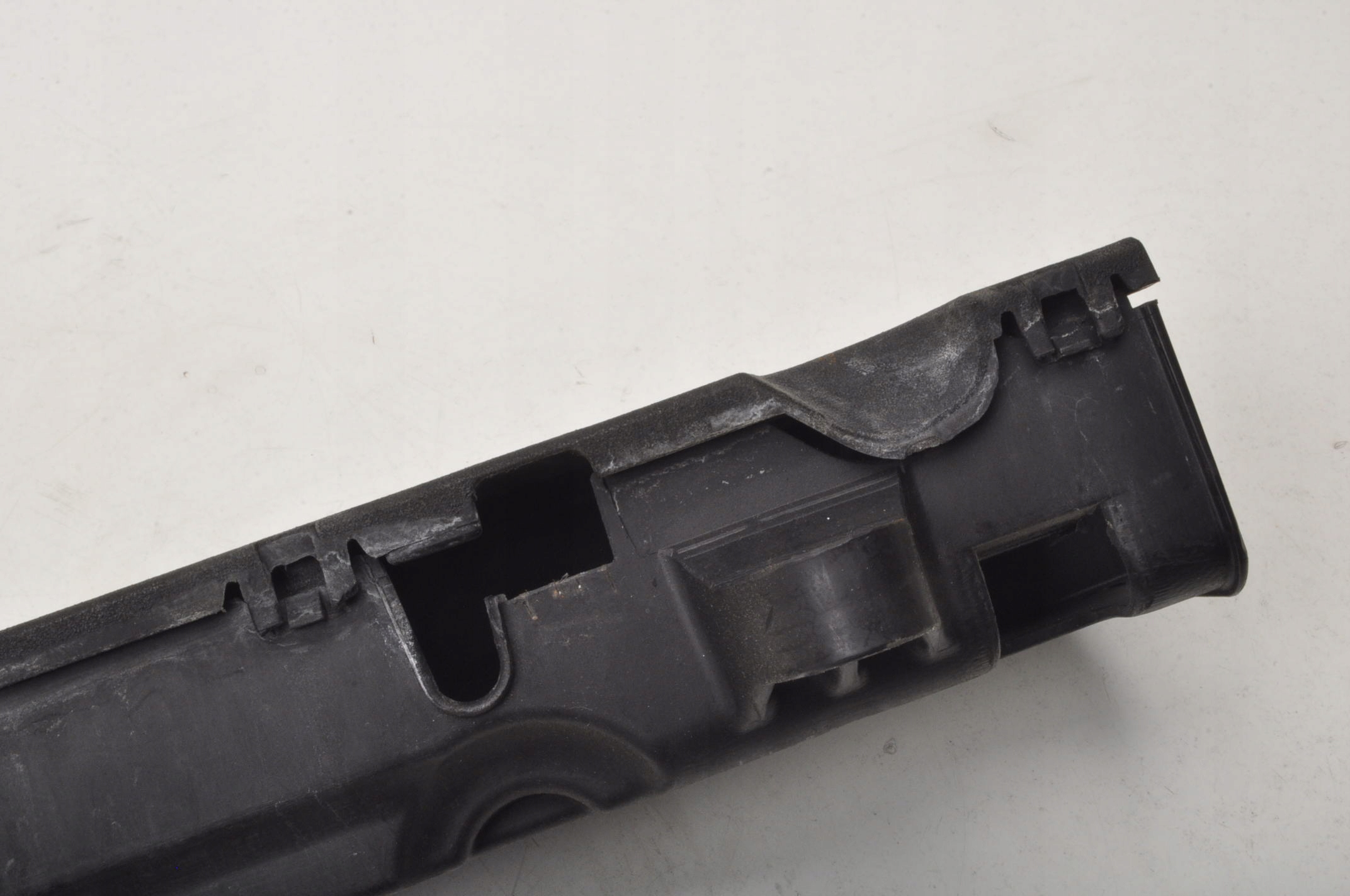 ASTON MARTIN DB9 6.0 5.9 OSŁONA PRZEWODÓW SILNIKA 4G43-4867-AB Producent części Aston Martin