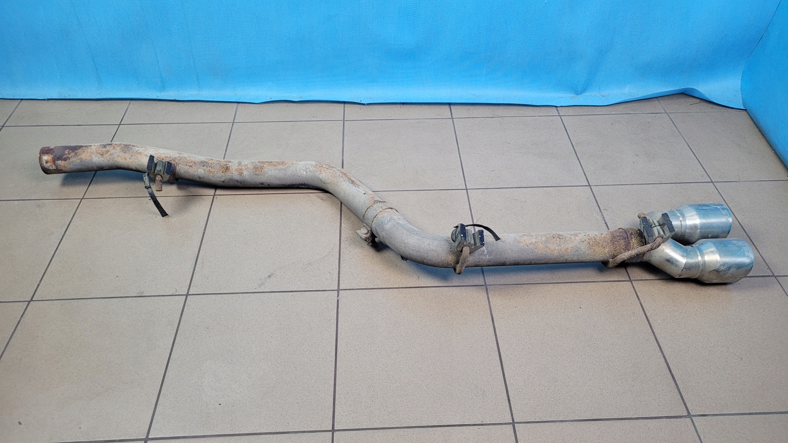 Dodge CHALLENGER 3.6л 19r труба наконечник выхлопная левый