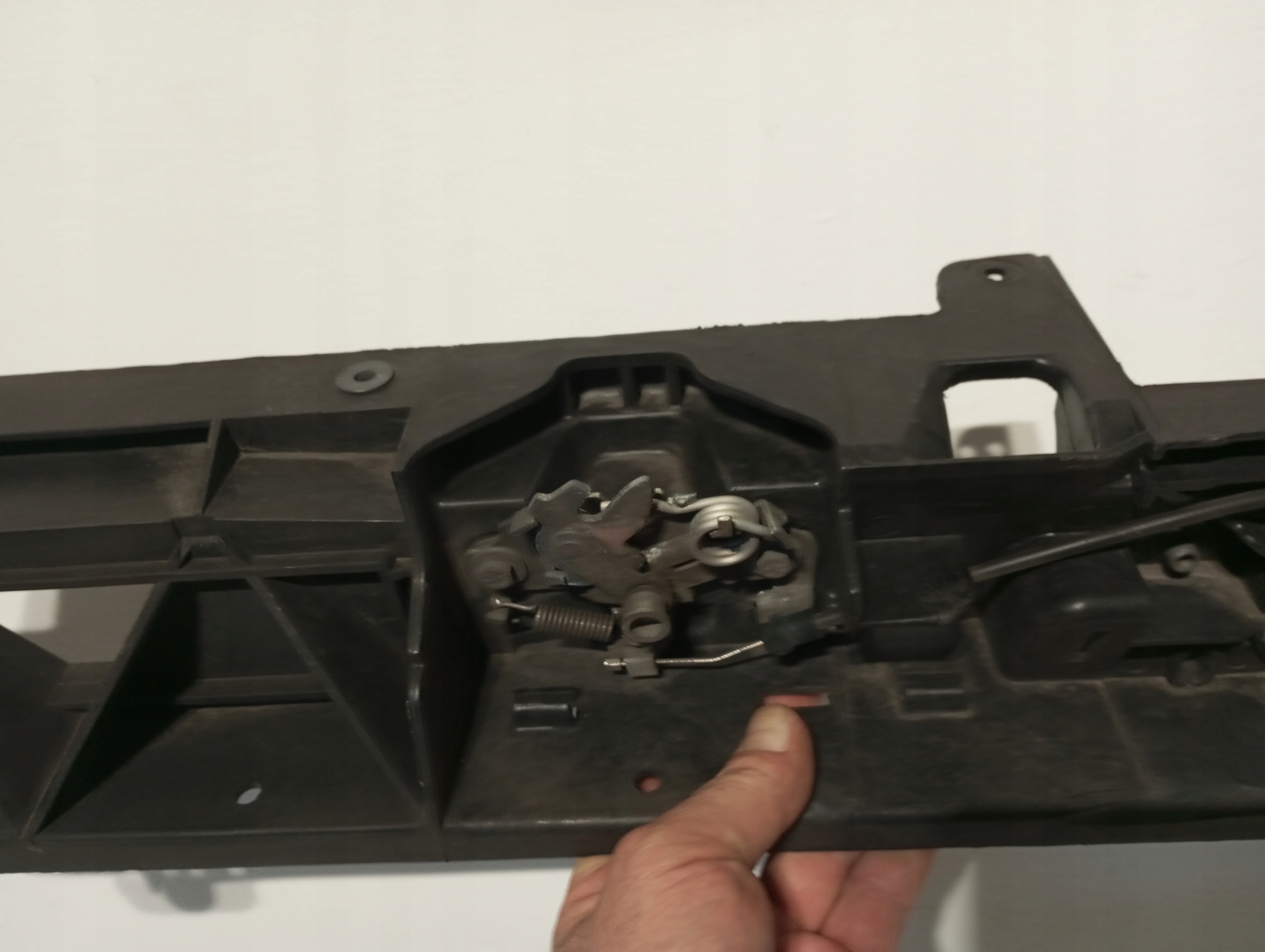 pillar upper PEUGEOT CITROEN OPEL 9824055880