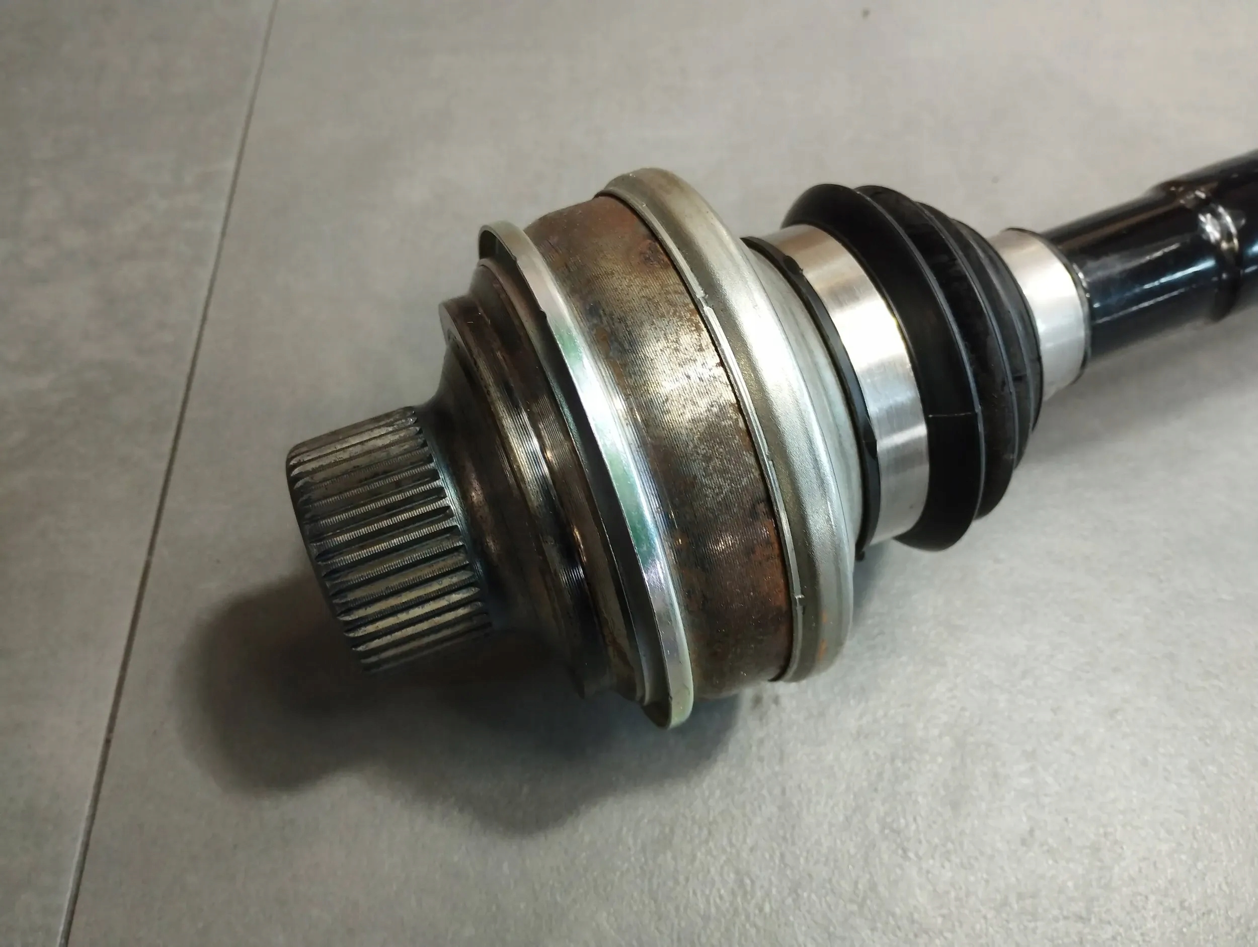 Audi A8 4N D5 semi-axis rear part 4N0501203
