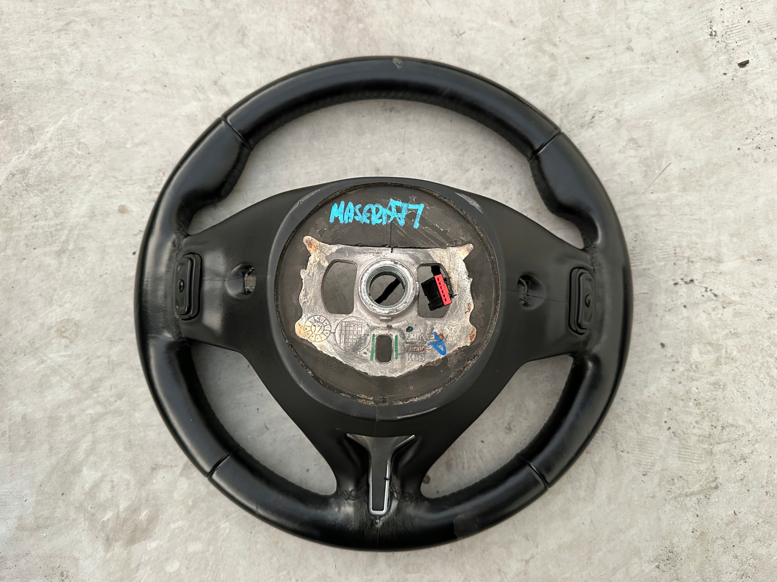 MASERATI LEVANTE steering wheel,