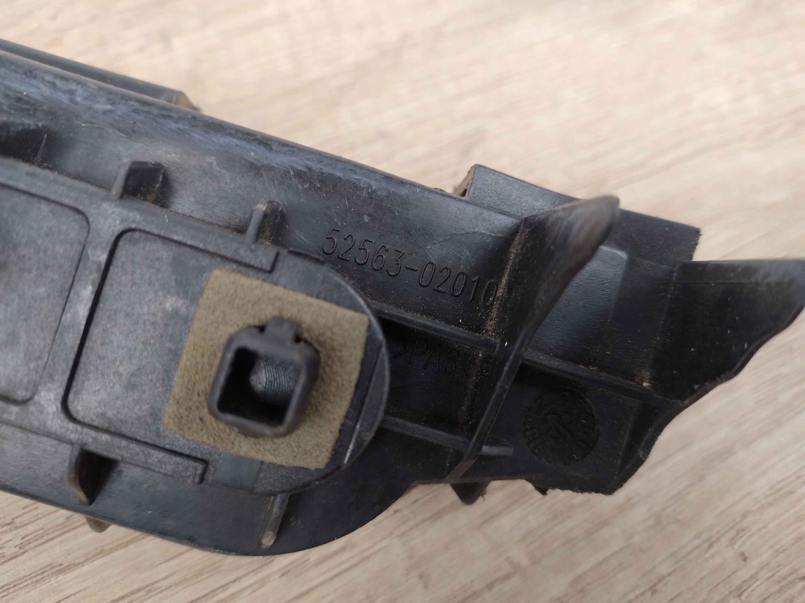 TOYOTA COROLLA E12 HB links Halter der Stoßstange heck ORG