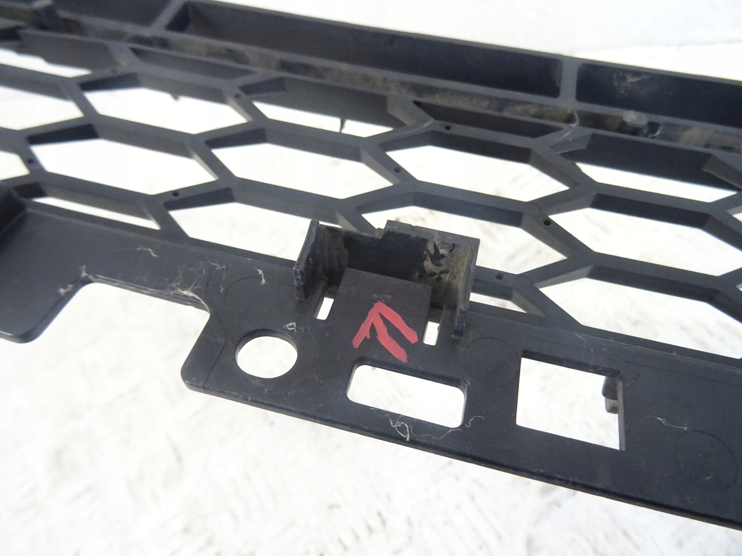 grid of a bumper front front central AUDI Q2 81A S-LINE 81A807647A