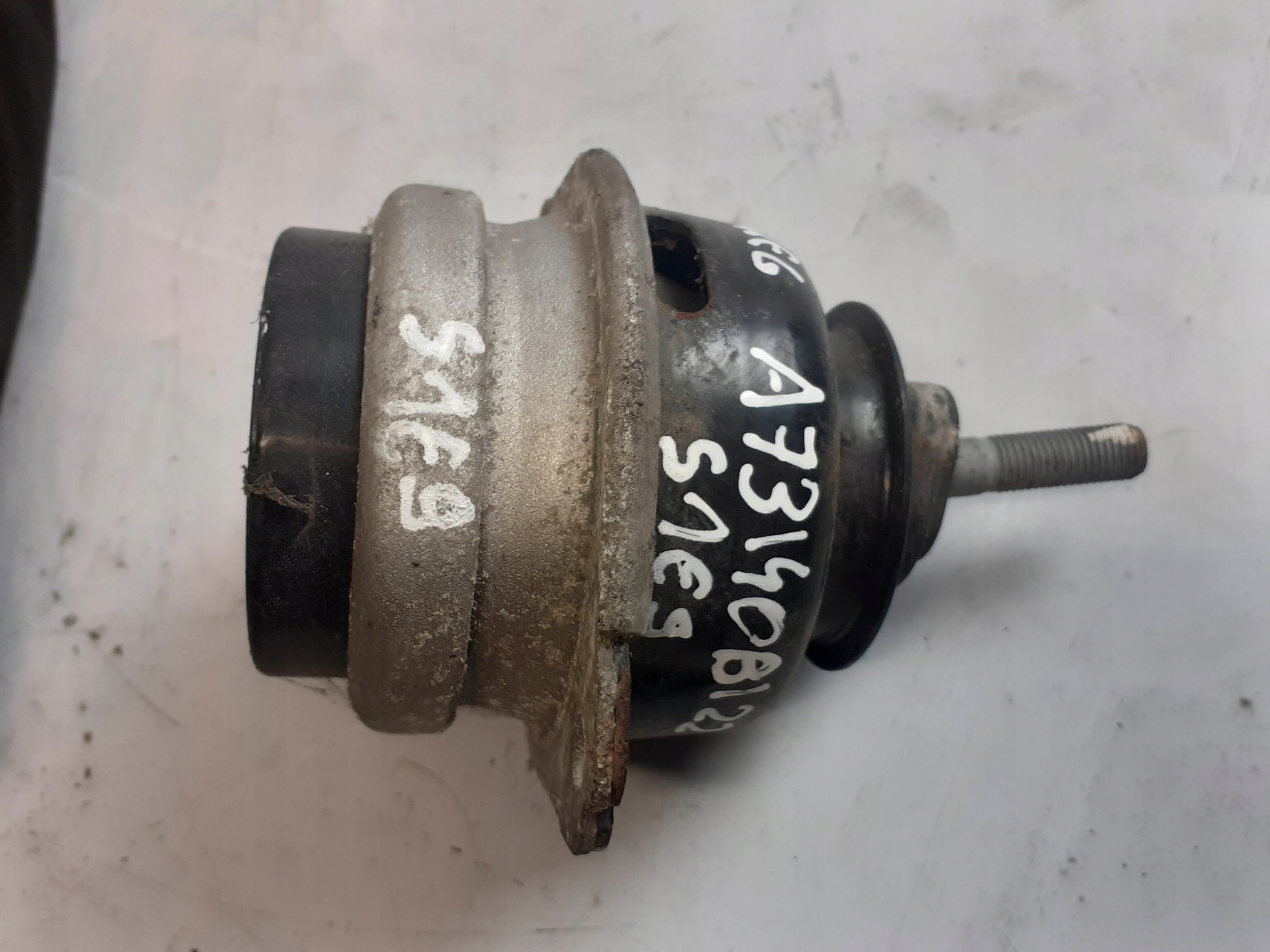 VW TOUAREG engine mount