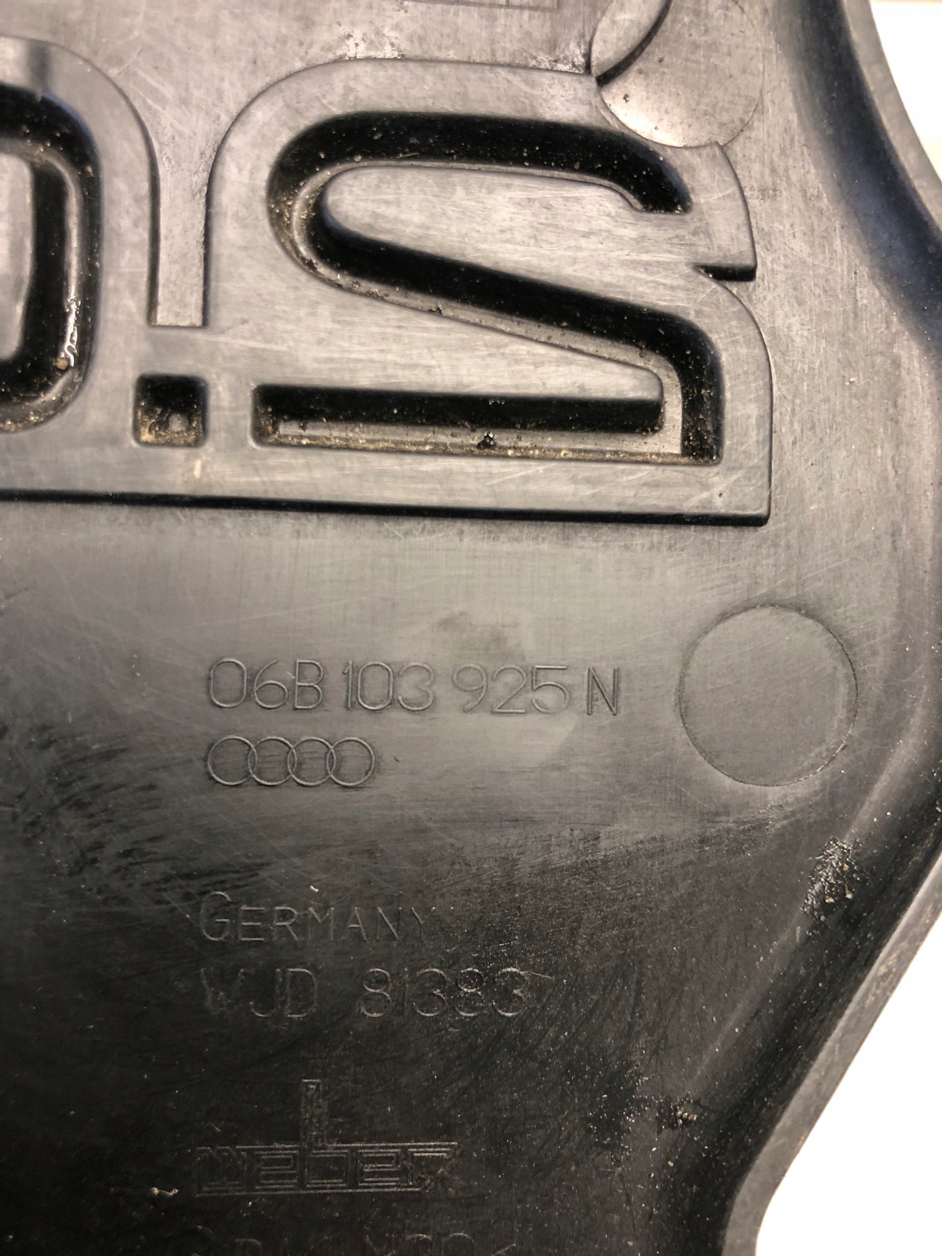 fedél motorfedél AUDI A4 B7 2.0 06B103925N