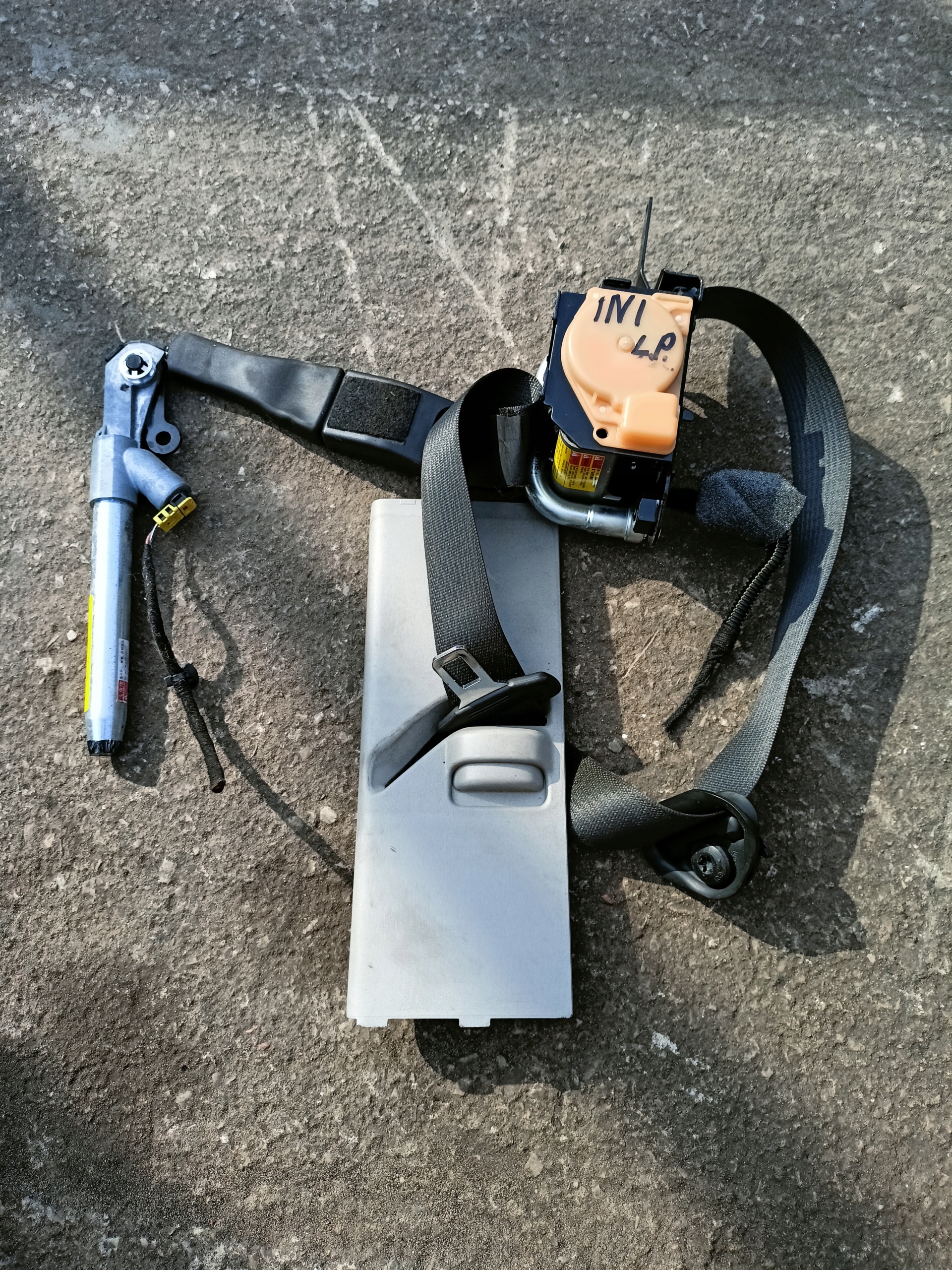tension belt adjuster switch left OPEL INSIGNIA A
