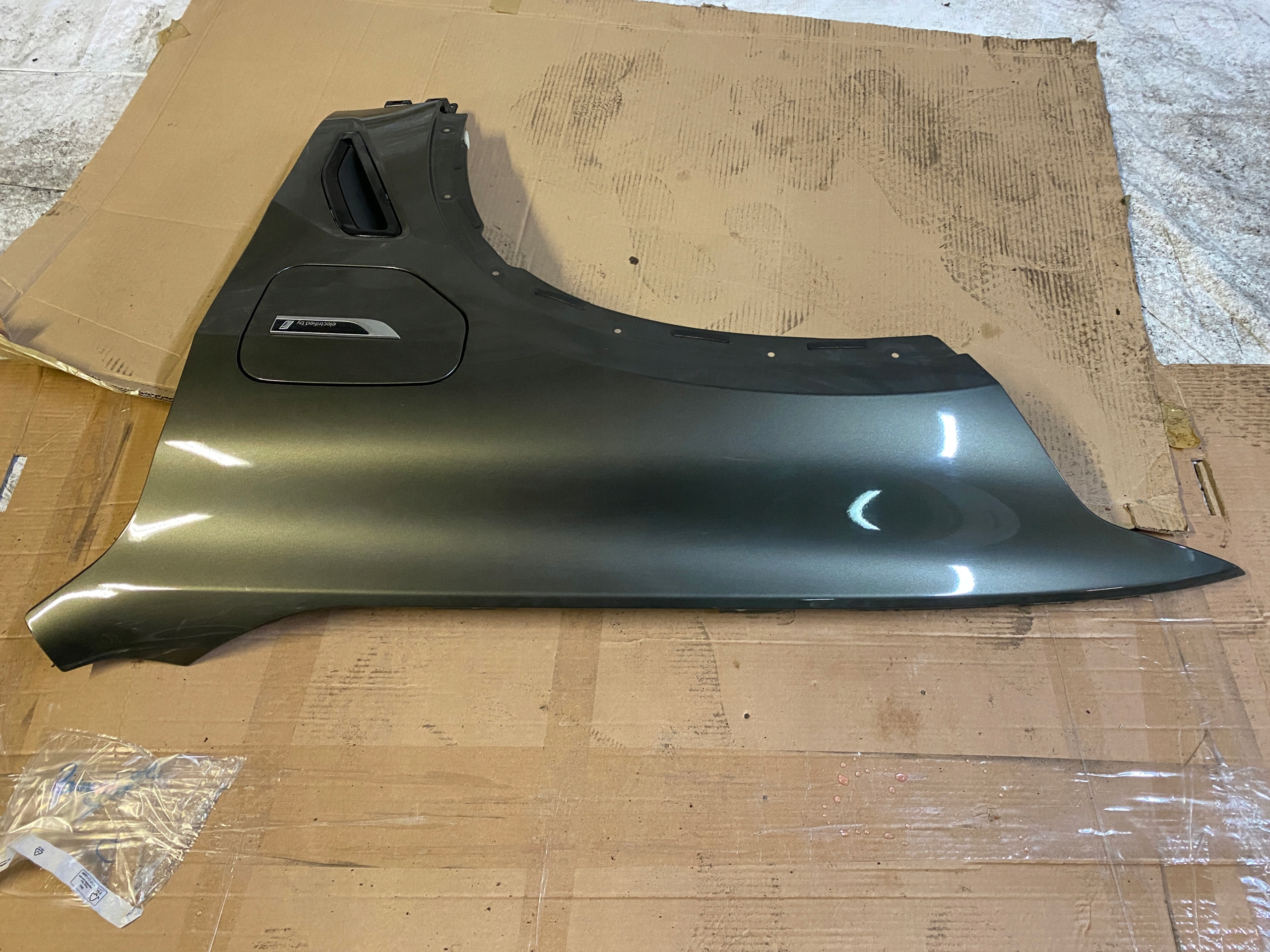 BMW X5 G05 BŁOTNIK LEWY PRZÓD HYBRYDA BEZ LAKIEROWANIA C3D Typ samochodu 4x4/SUV Samochody osobowe