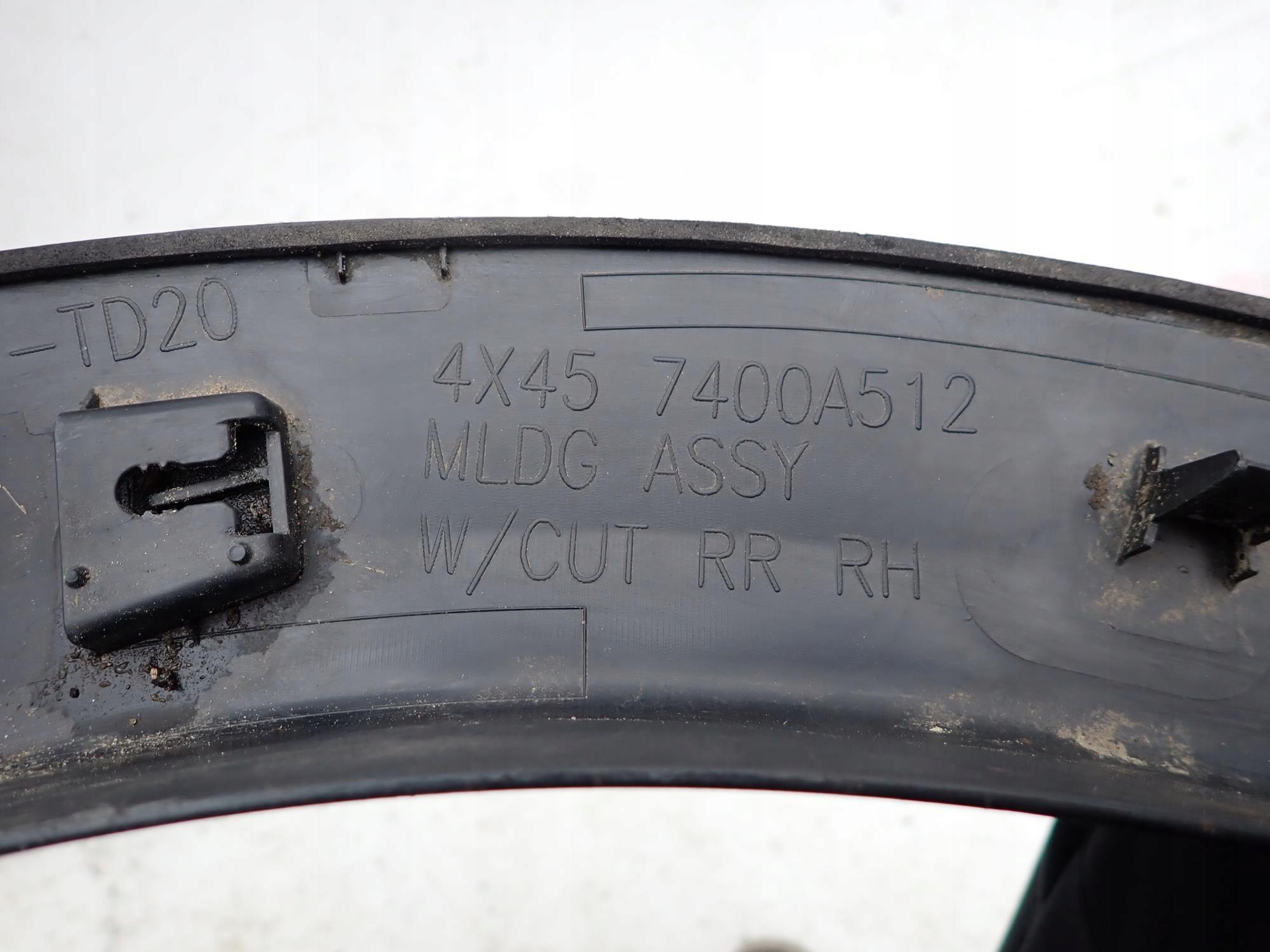 MITSUBISHI ECLIPSE CROSS 18-> moulding cap right rear part