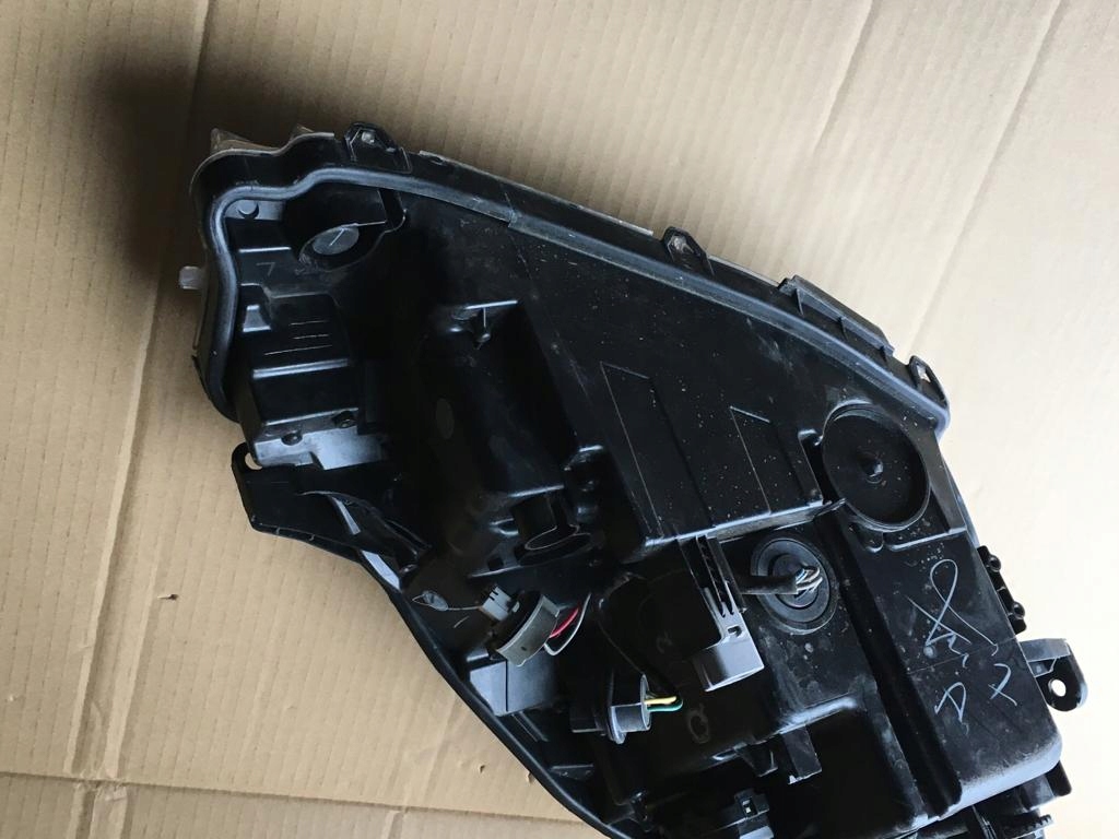 REFLEKTOR light left left front TOYOTA YARIS III 17-20 LED