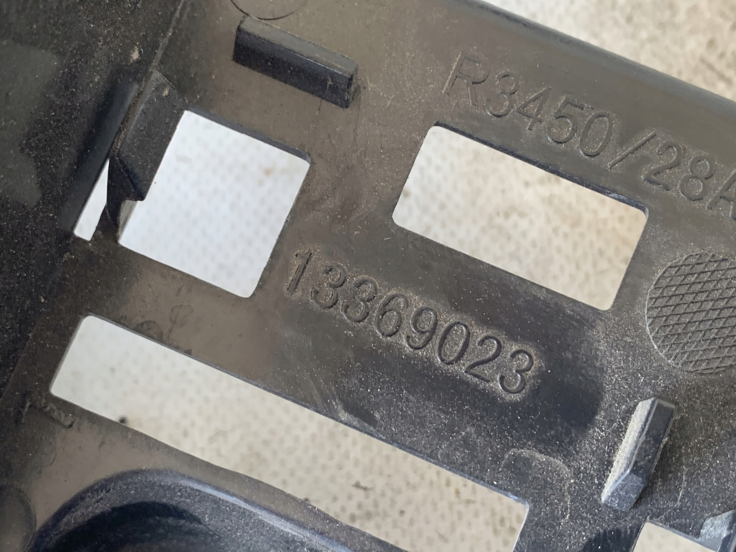 Supporto sinistra Paraurti posteriore OPEL CASCADA 13369023