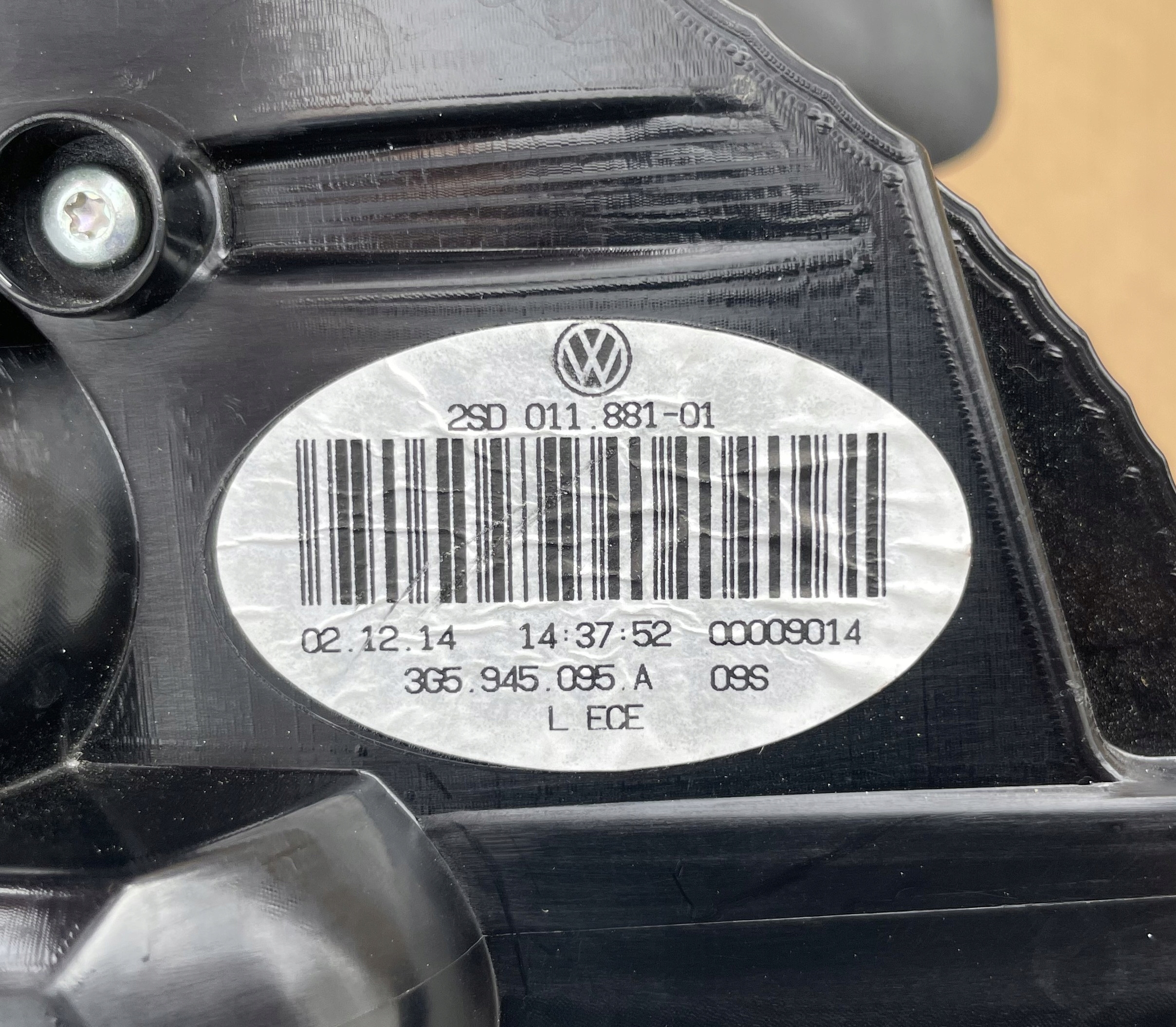 light PASSAT B8 sedan 3G5945095A as new original