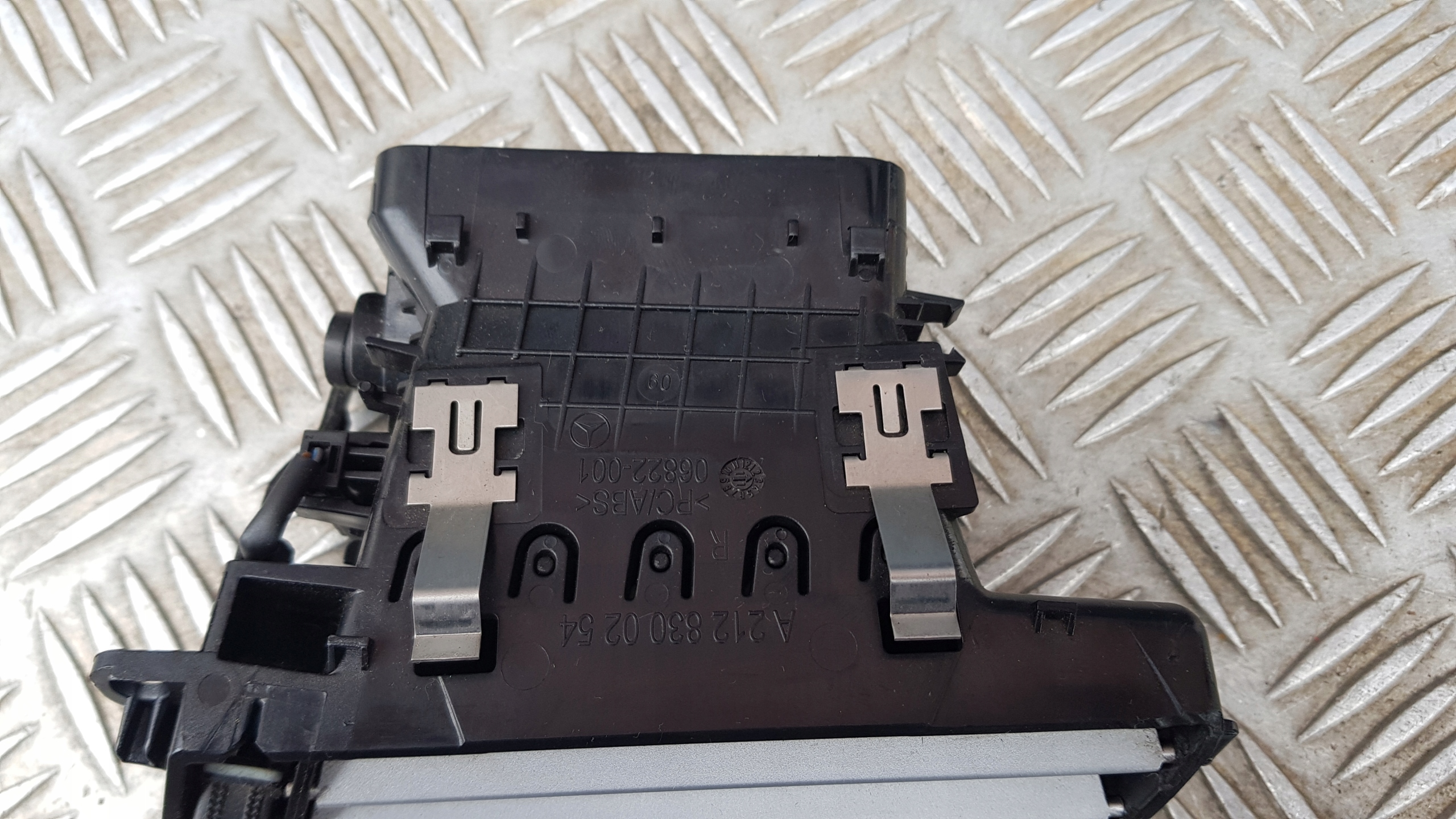 MERCEDES W212 grid air conditioning devices right A2128300254