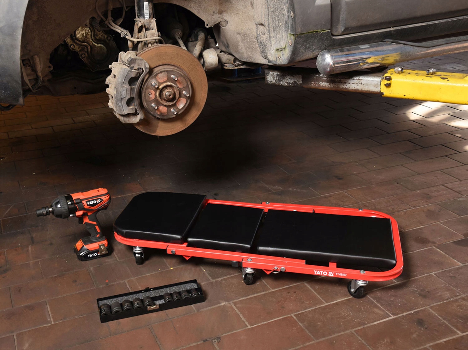 YATO LEZANKA WARSZTATOWA SIEDZISKO STOLEK TABORET EAN 5906083030475