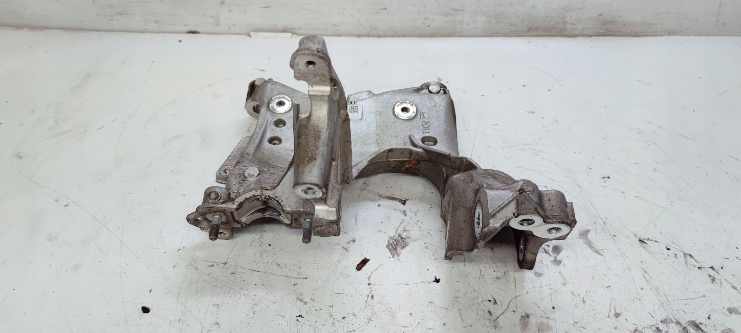 engine mount console right AUDI A6 C8 80A399296S