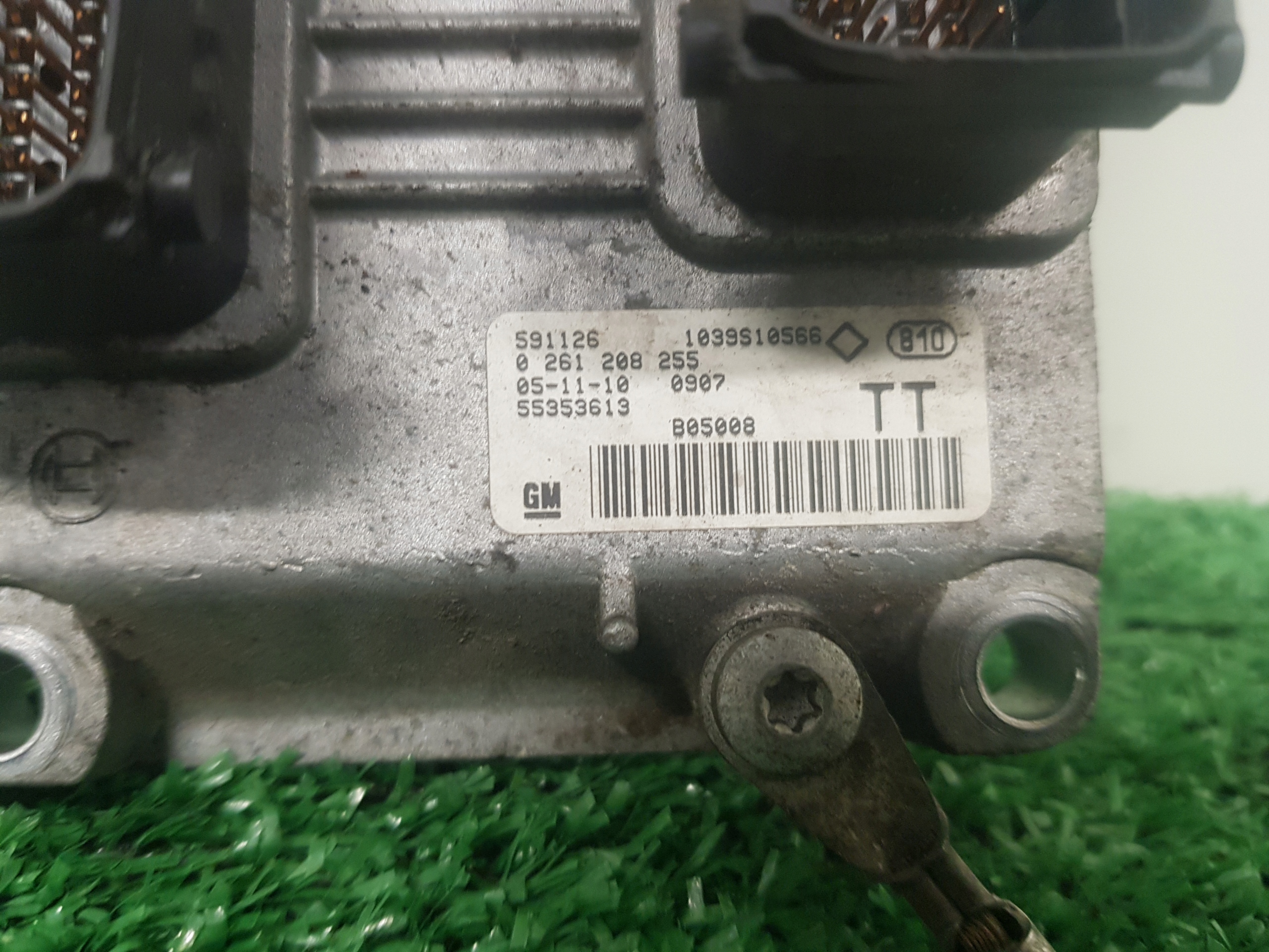 computer of the engine control unit OPEL MERIVA A 55353613