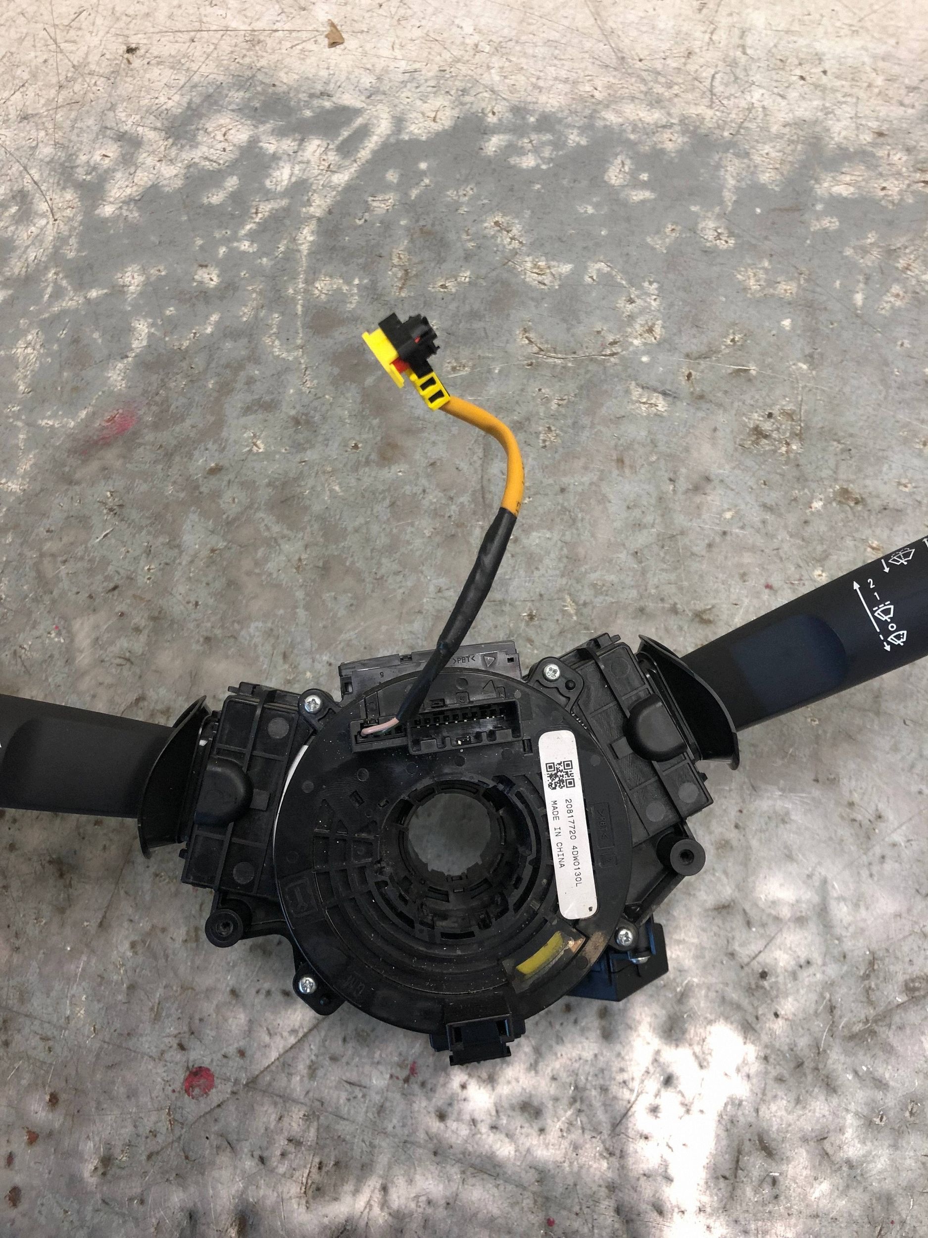 commande levier commodo sous volant OPEL ASTRA J KOMBI 13500157 20817720