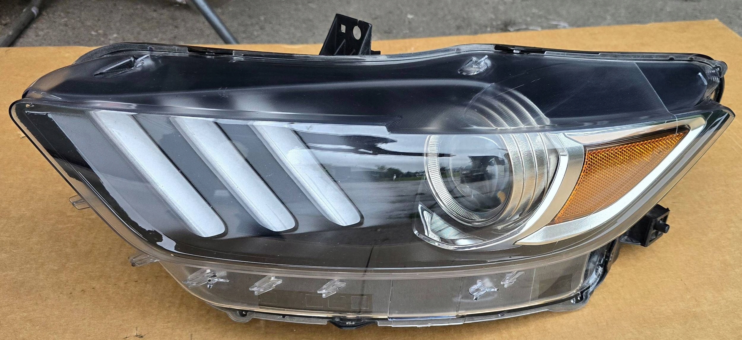 Ford Mustang VI front side left Reflektor