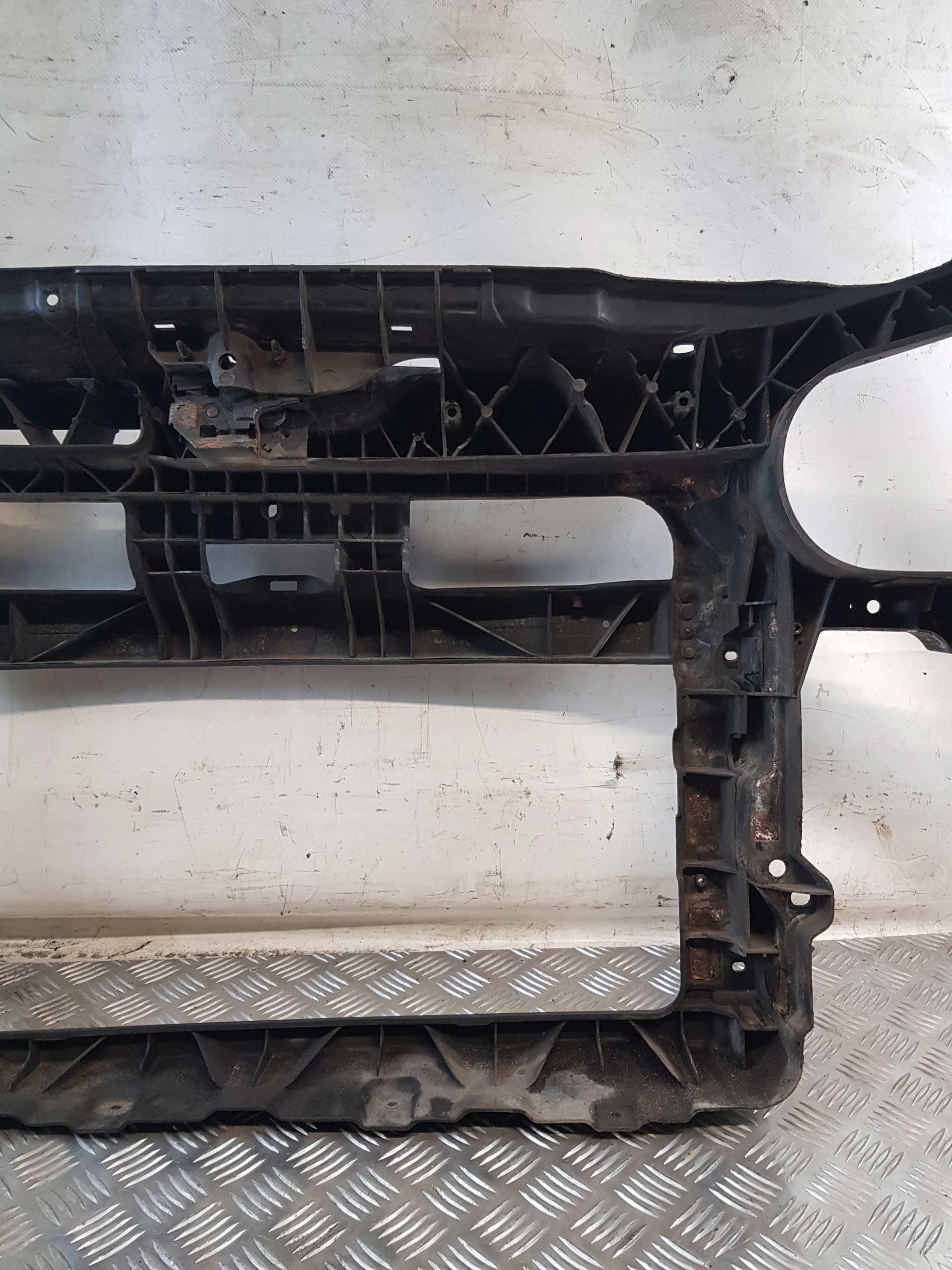 VW POLO IV 9N 1.2B support panel for radiators pillar iron 6Q0805588H