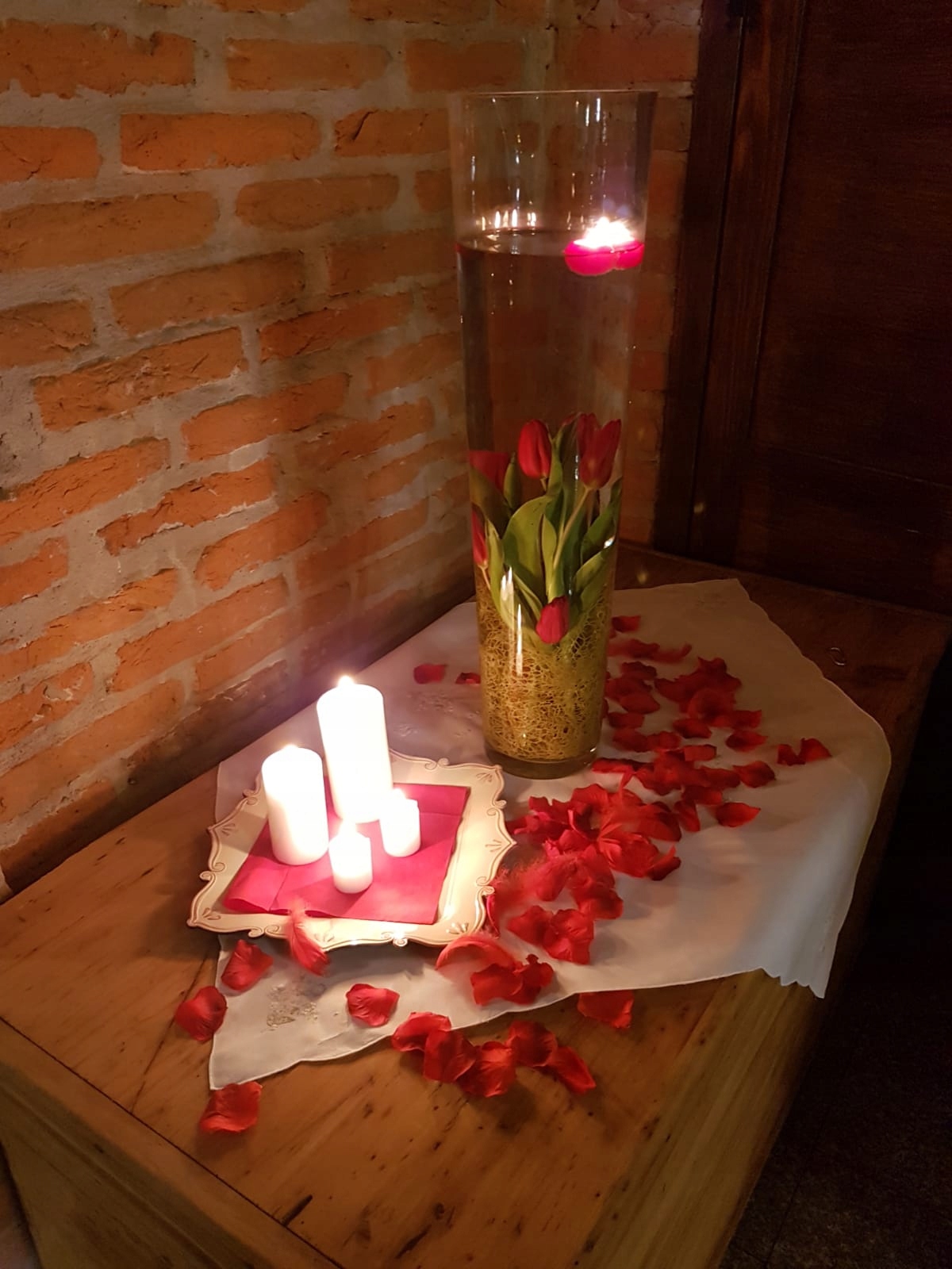 ŚWIECZKI Pływające WODNE KREMOWE BOLSIUS 20szt Waga produktu z opakowaniem jednostkowym 0.6 kg