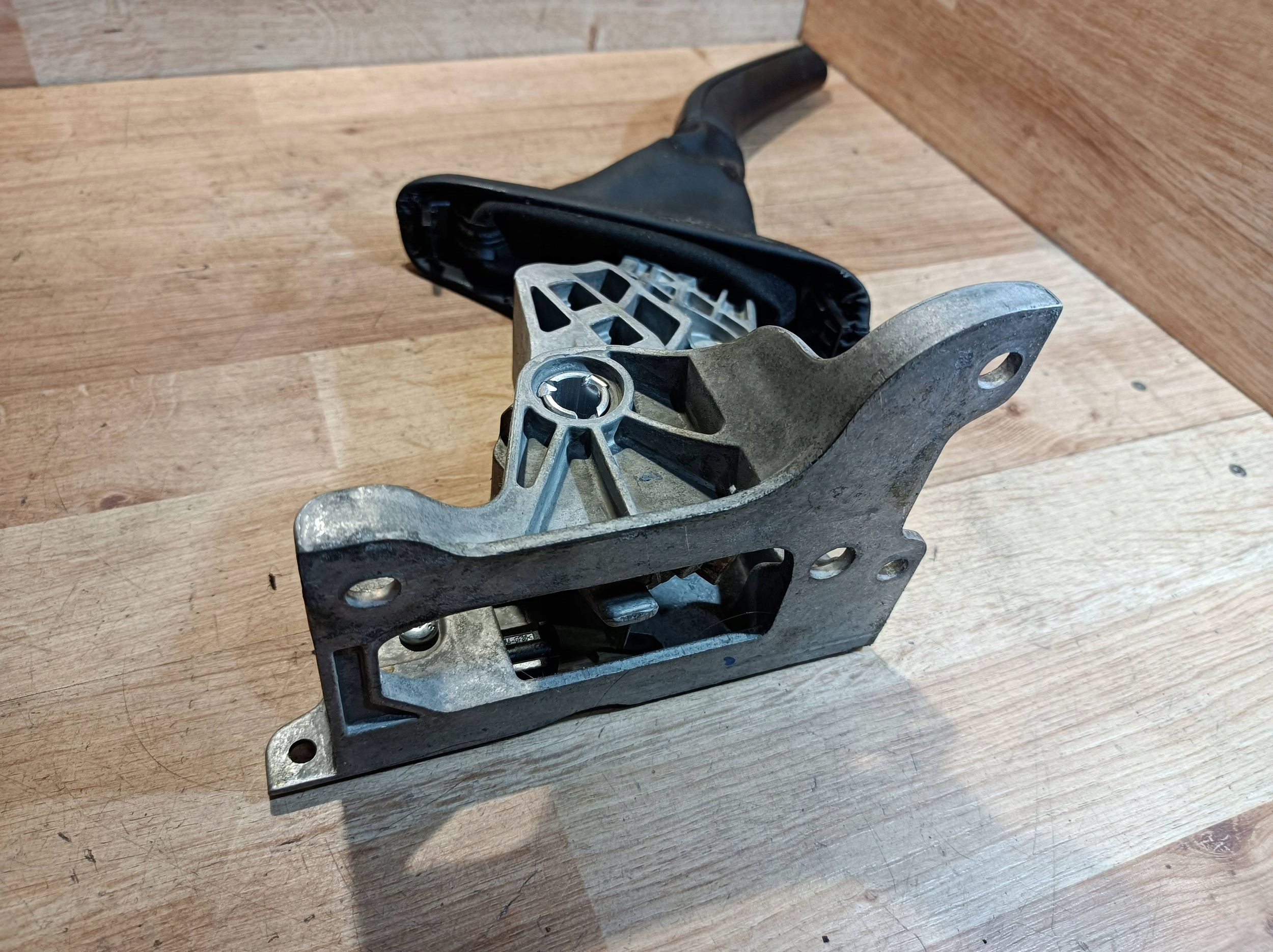 handle electric brake Volvo V40 31381647