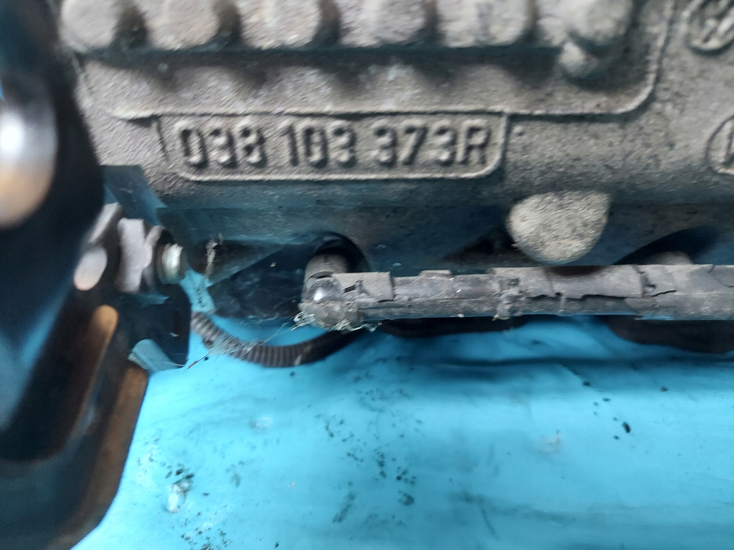 glava PASSAT B5 FL 1.9 TDI 038103373R