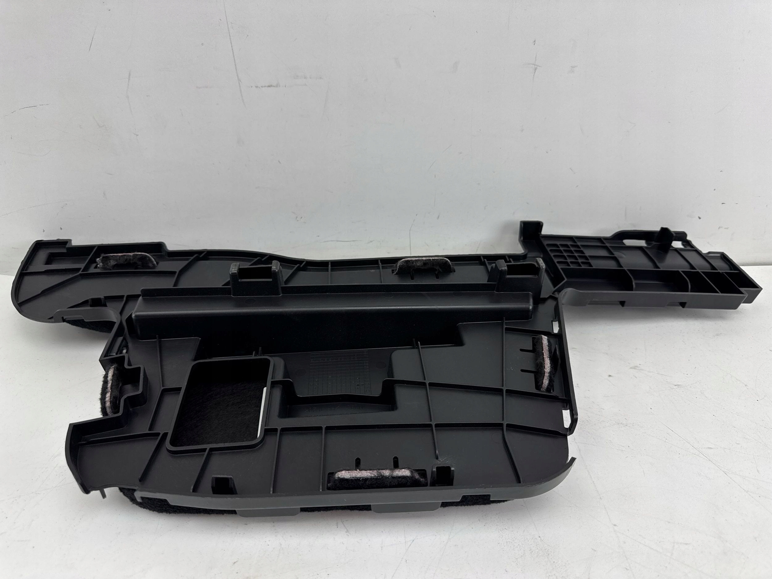 mercedes-benz EQC 2022 защита задняя консоль средняя