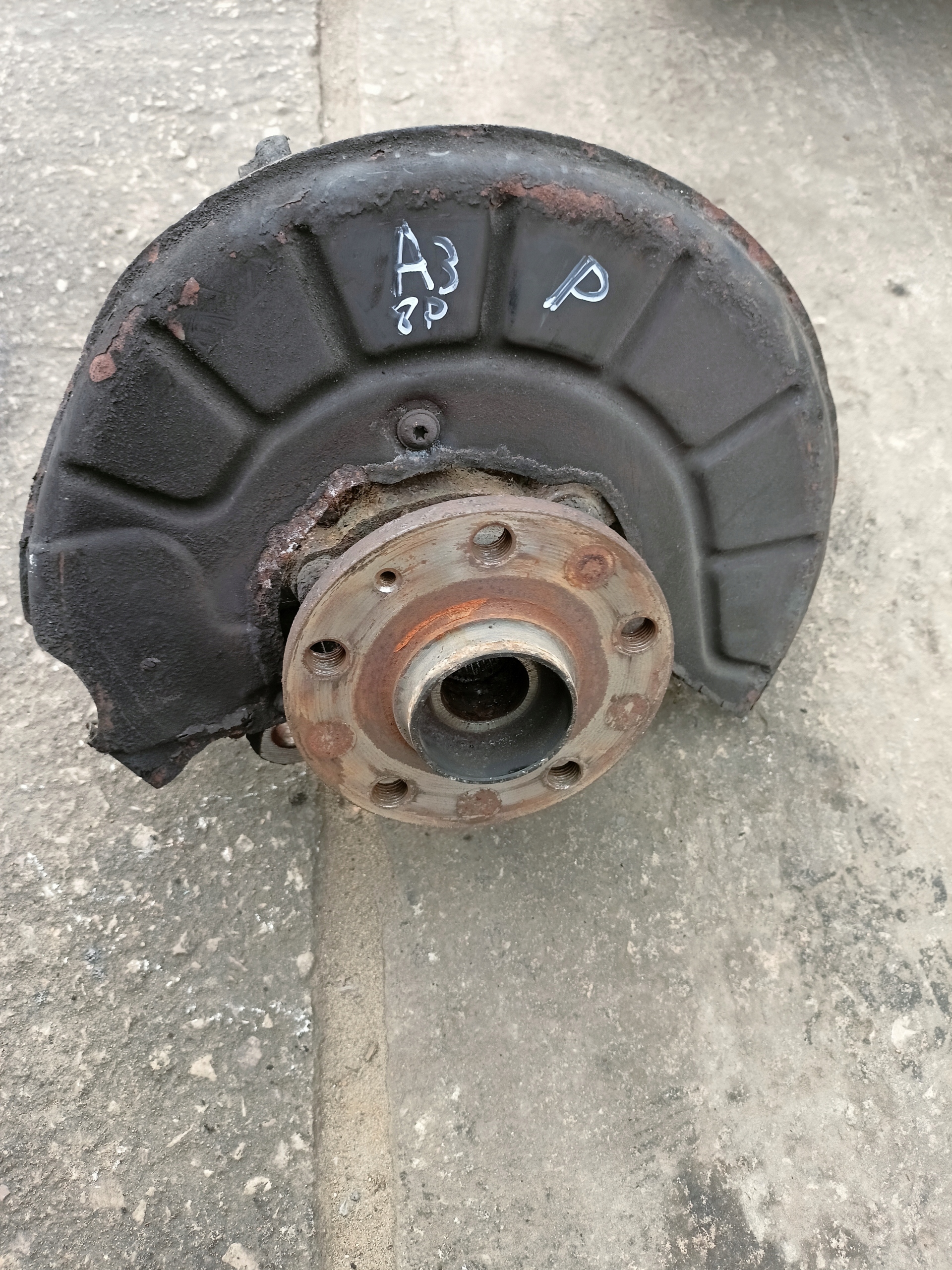 otoč z čepu pravý předek audi a3 8p 1.4