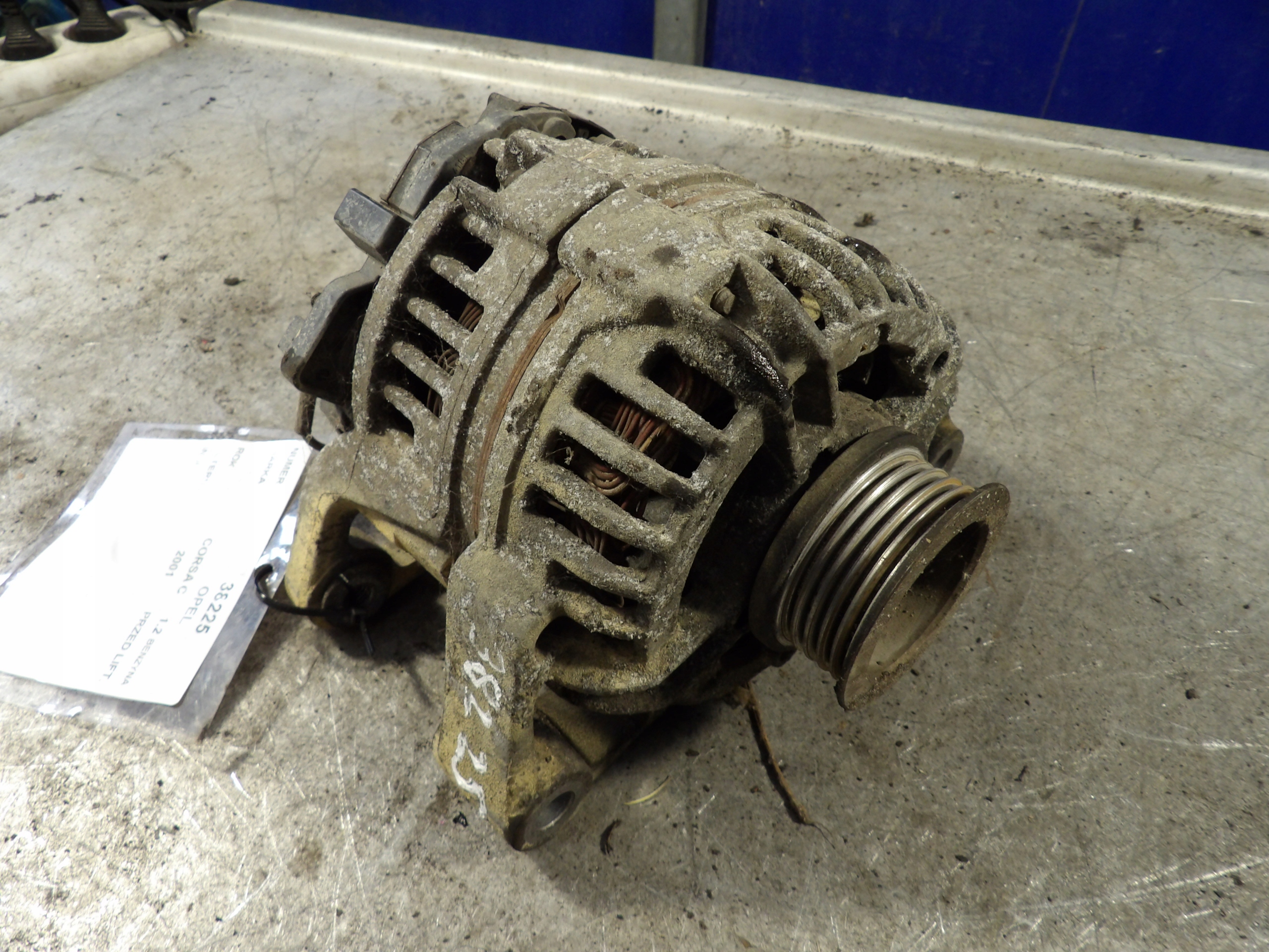Opel Corsa C alternator 1,2B 0124225018 24437119