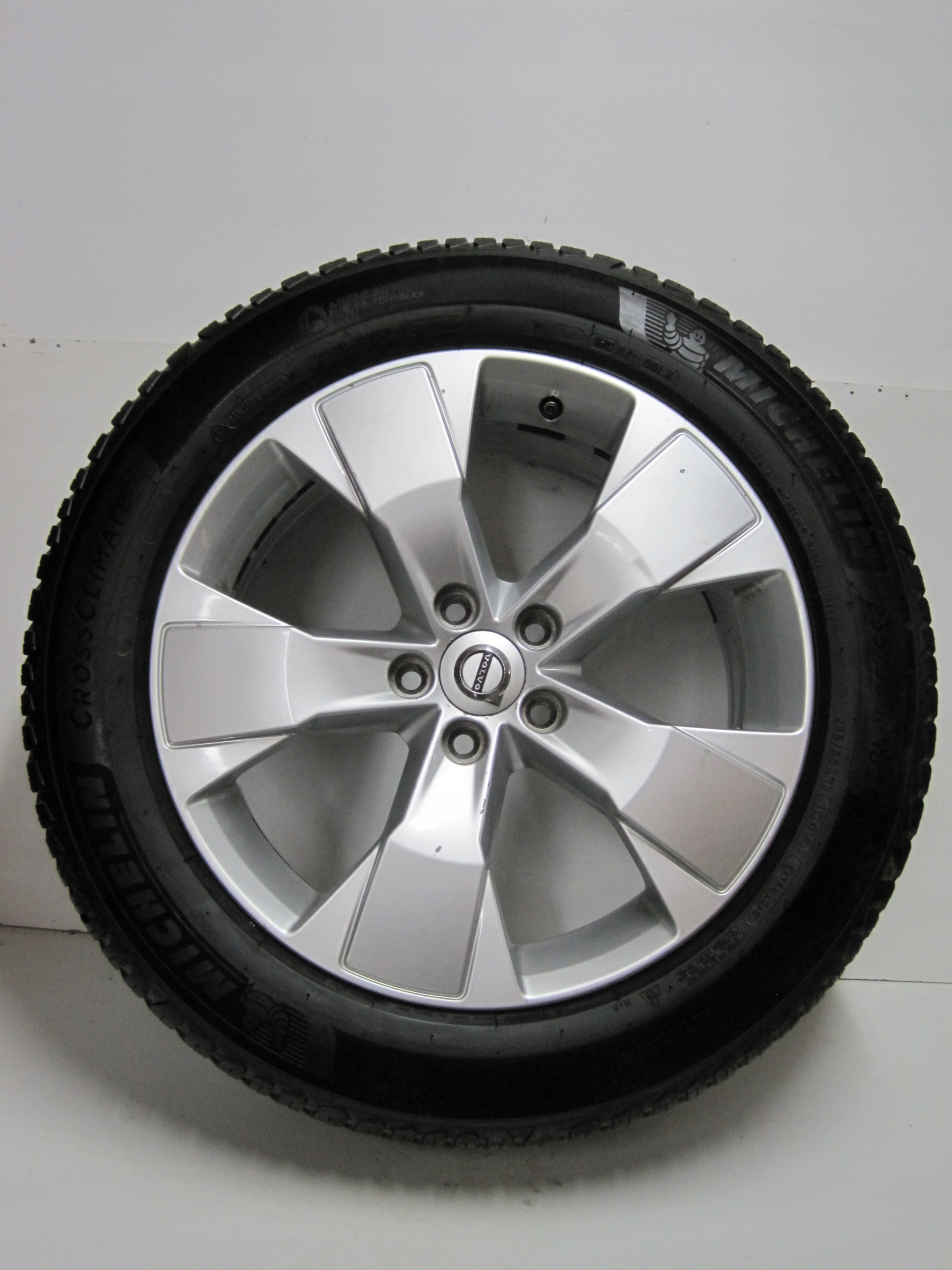 wheels discs tyres VOLVO XC 40 XC40 R18 23R