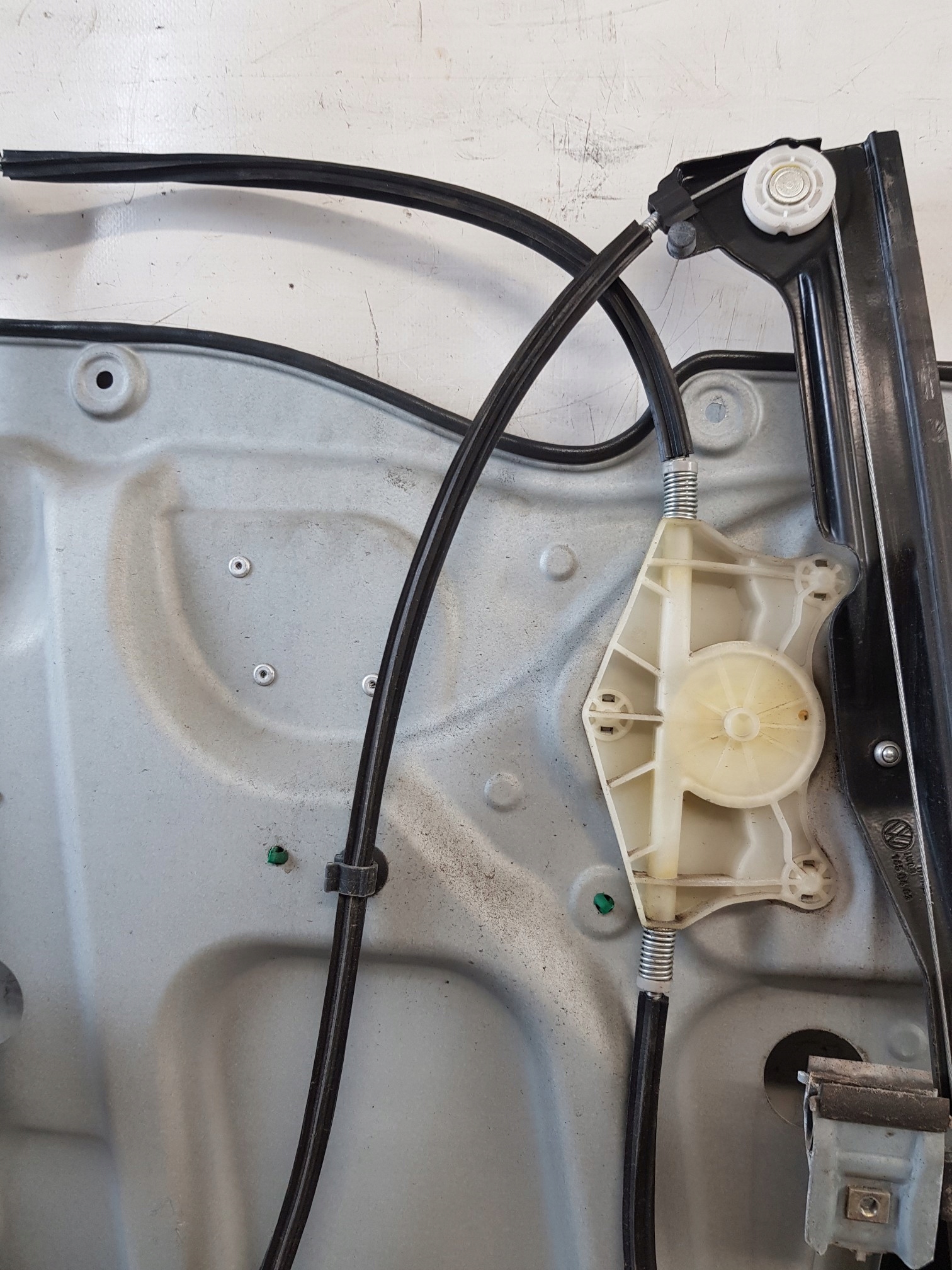 window regulator right front 1T1837730AE VW TOURAN and 04R
