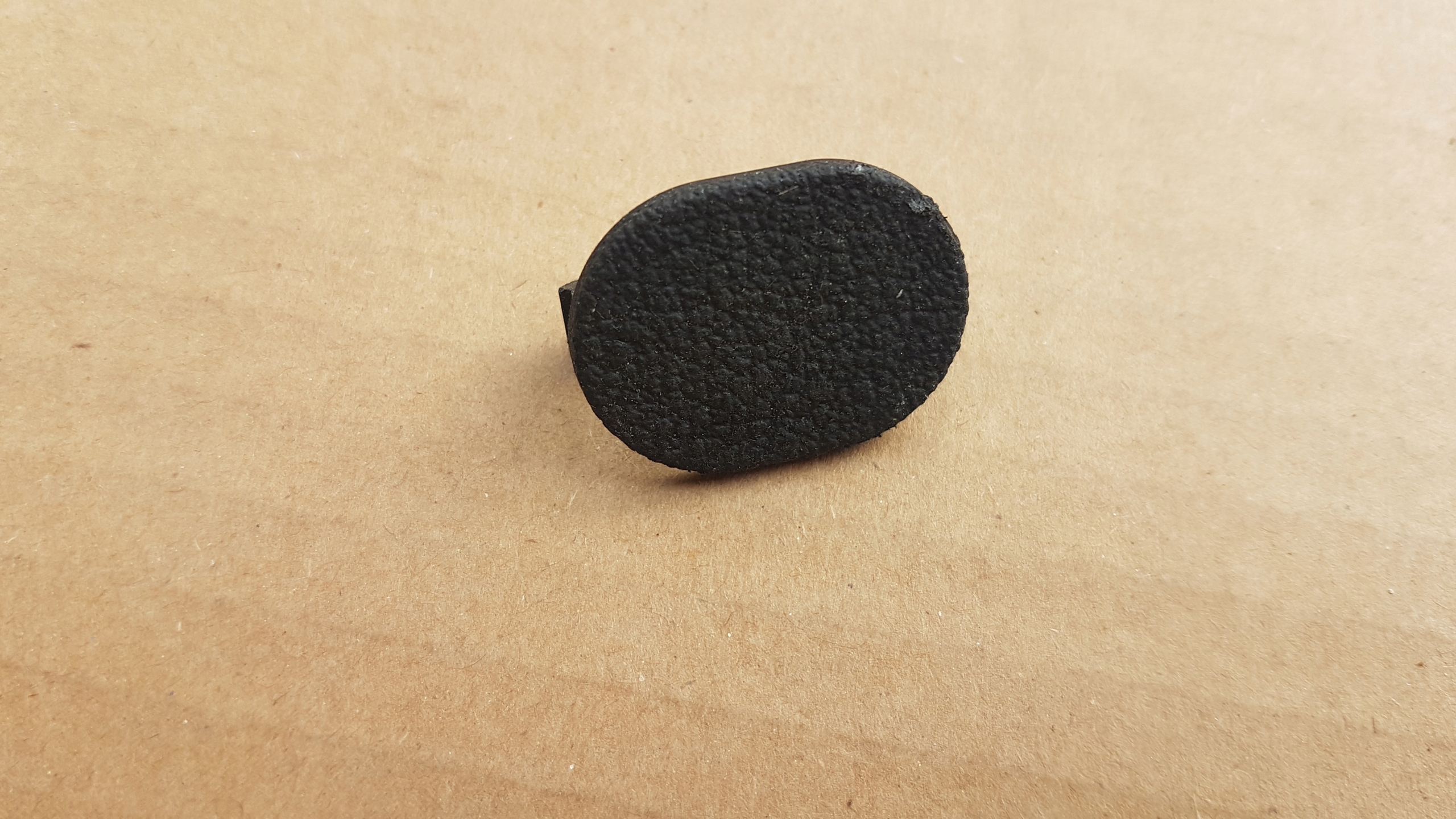 AUDI TT 8N0 OSŁONA ZAŚLEPKA TUNELU CZARNA