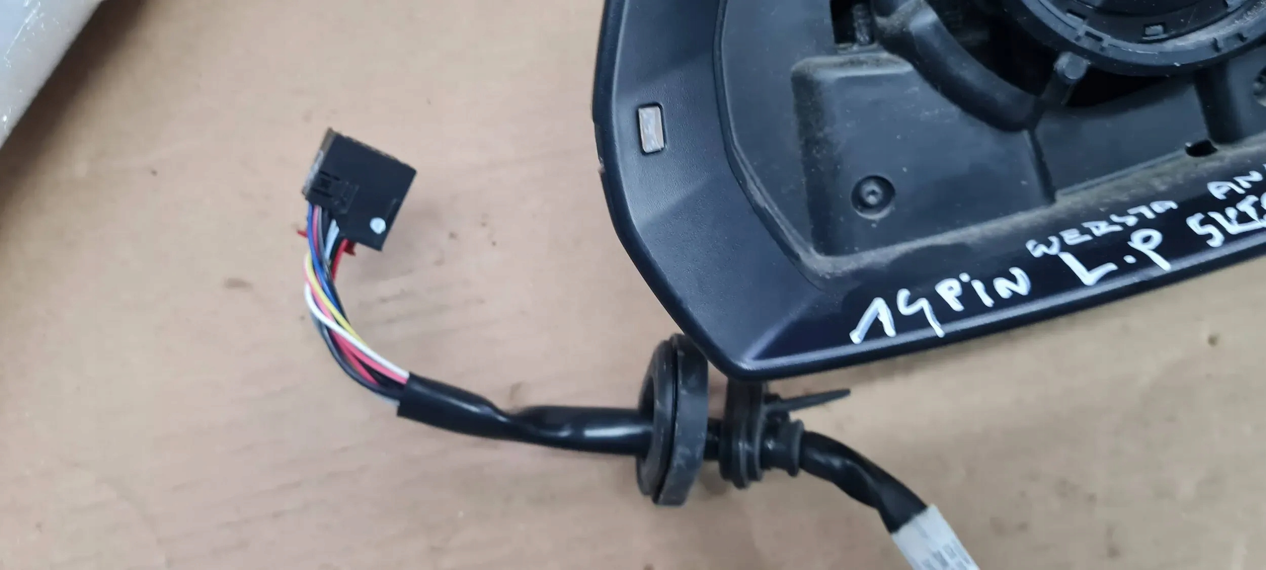 Q5 80A mirror left left front SKLADANE LZ7S ANGLIK